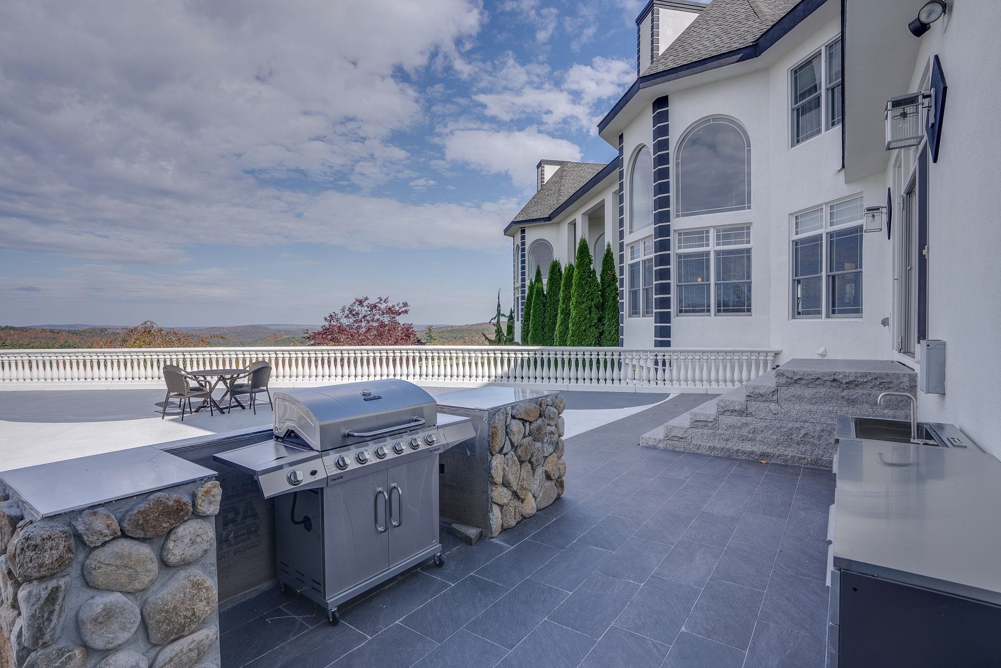 Outdoor Kitchen on Patio
