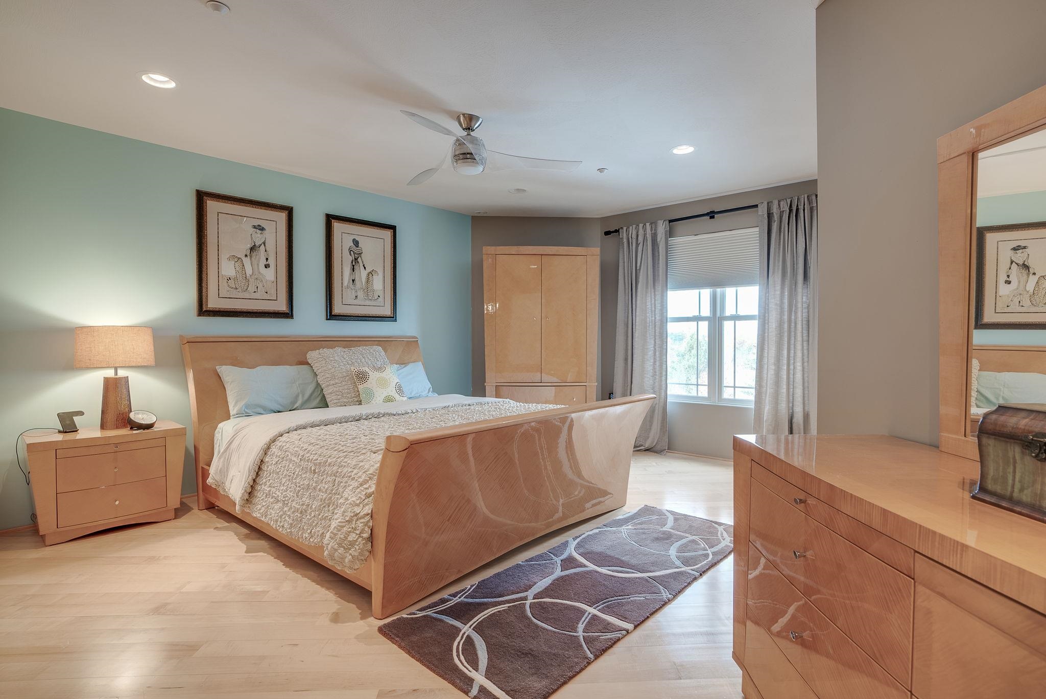 18.7 x 18.9 Ensuite Bedroom