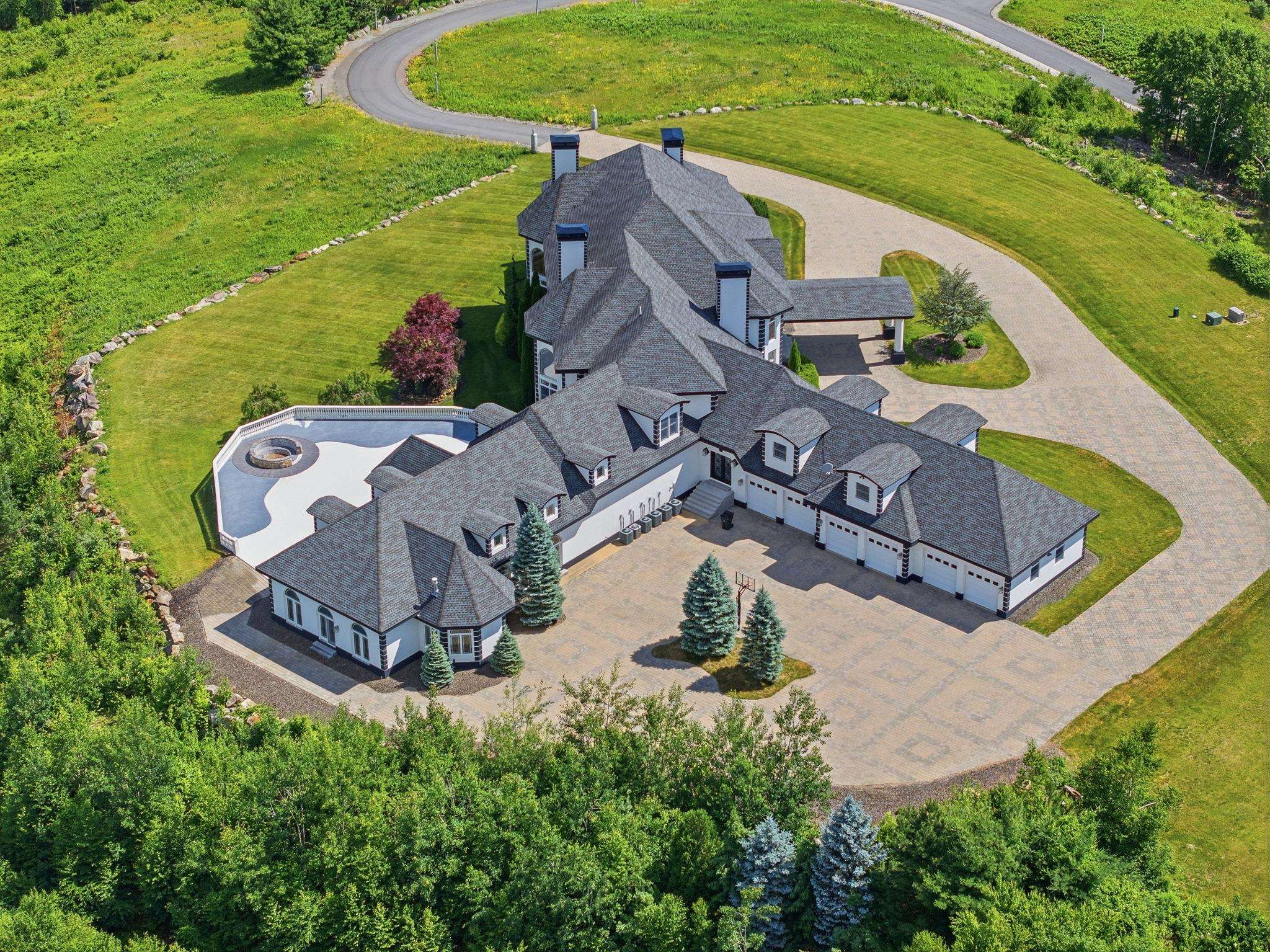 Paver Driveway, 6 Garages