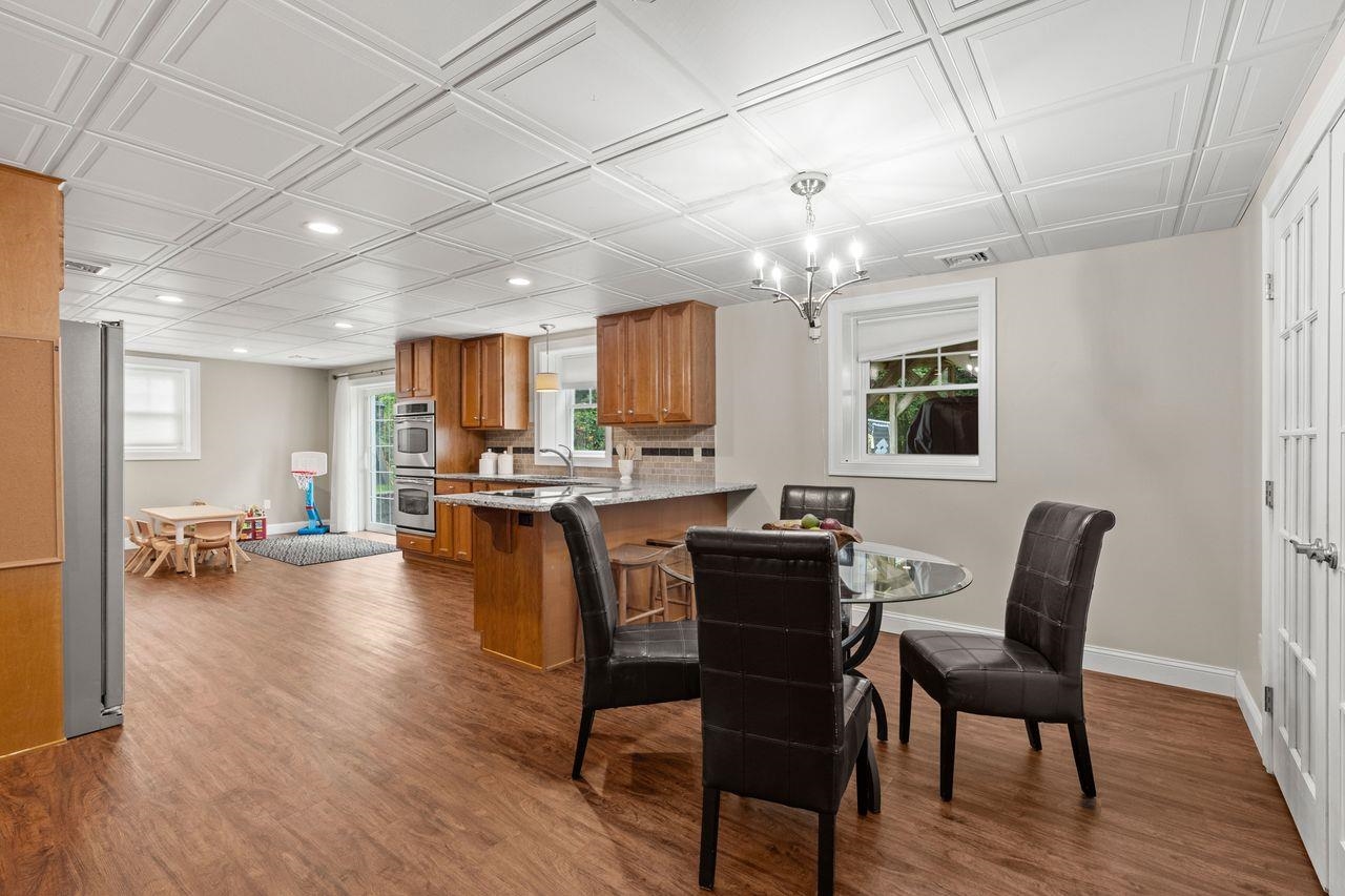 23 Chisholm Farm Dr, Stratham, NH 03885