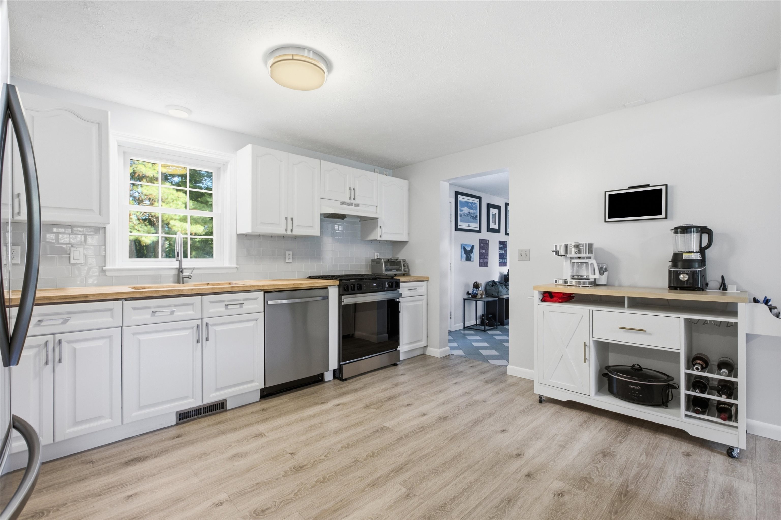 29 Chase Brook Cir, Litchfield, NH 03052