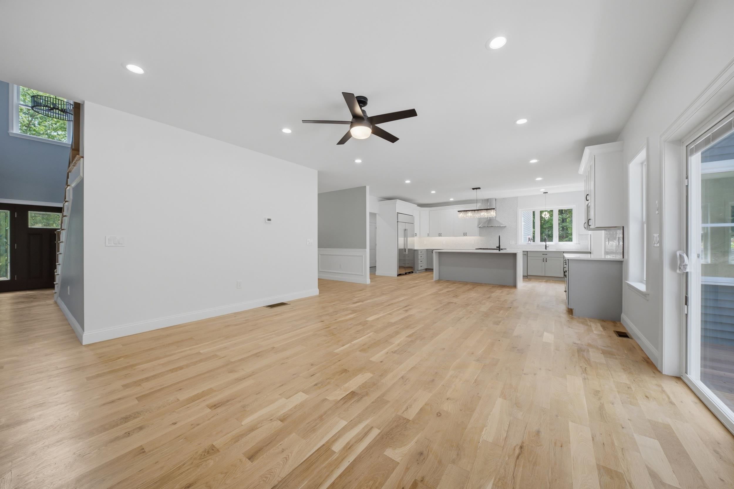 6 Eastview Dr, Derry, NH 03038