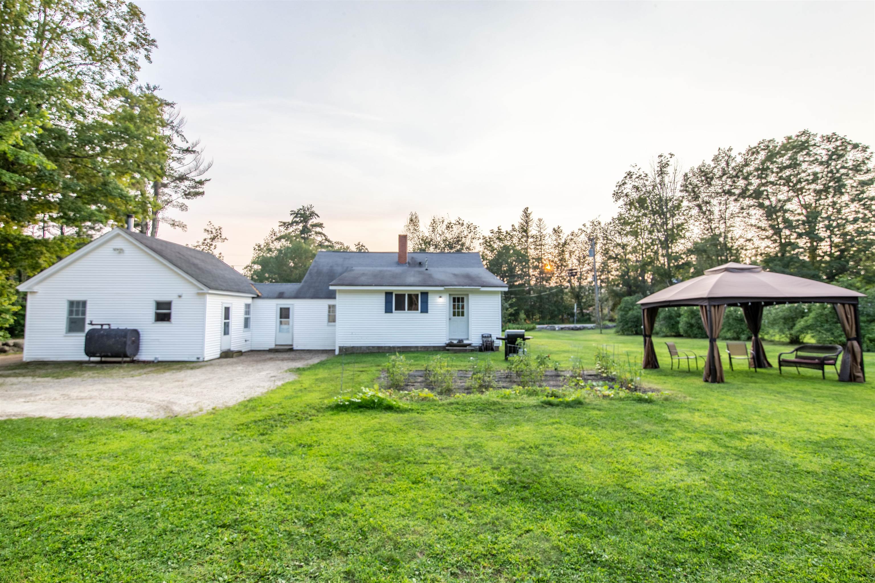 83 Tamworth Rd, Tamworth, NH 03886