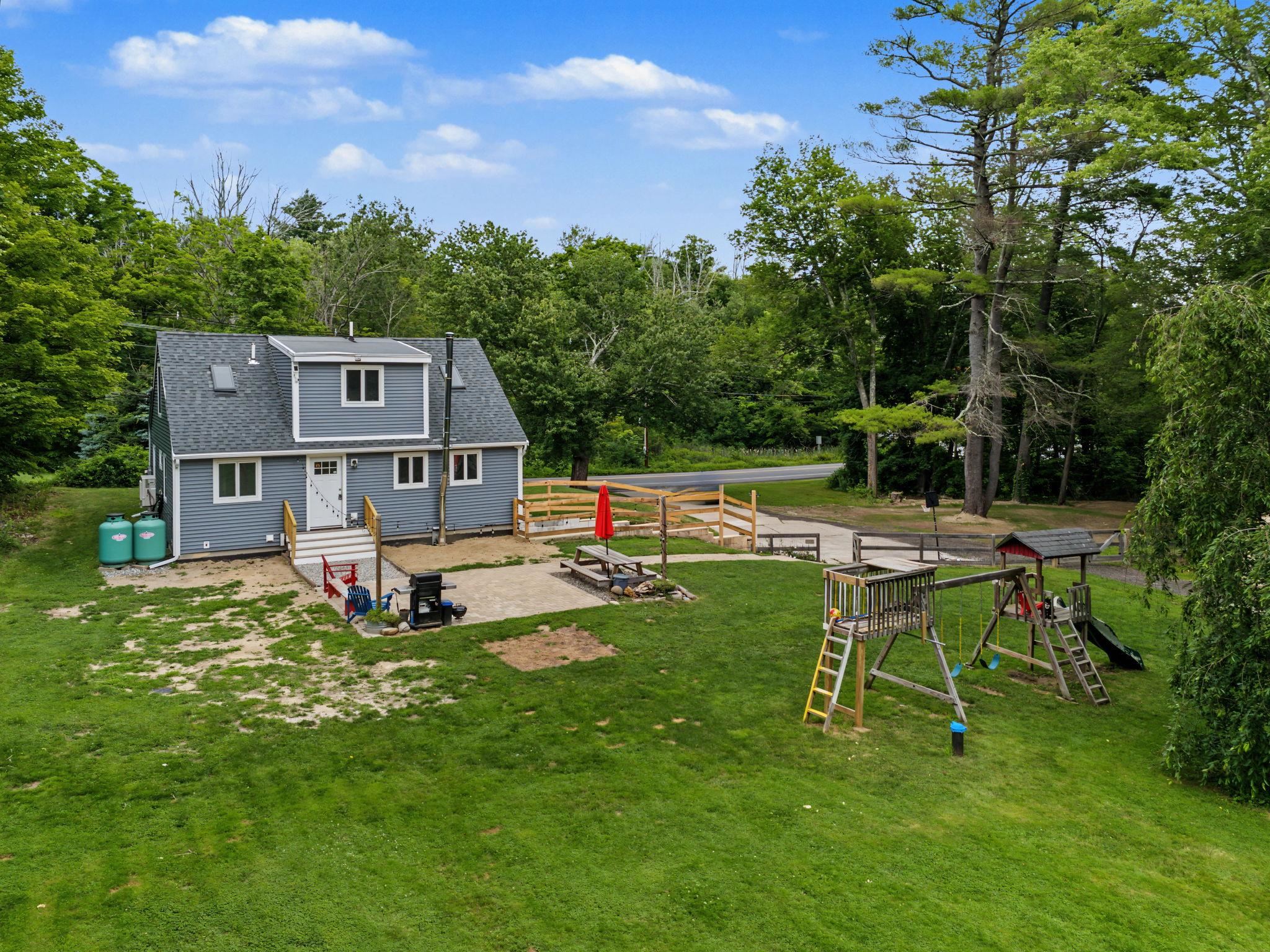 10 Academy Ave, Atkinson, NH 03811