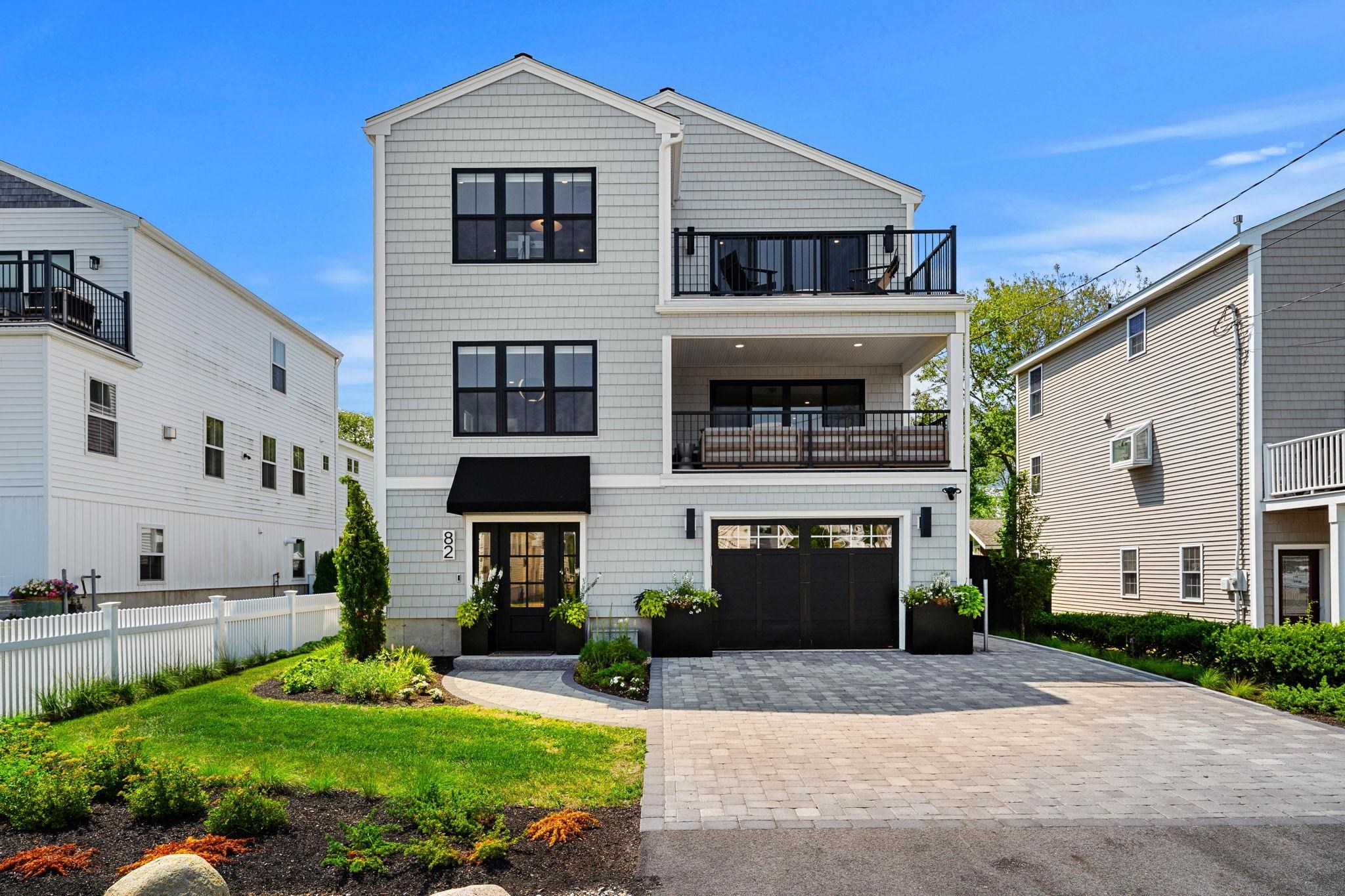 82 Kings Hw, Hampton, NH 03842