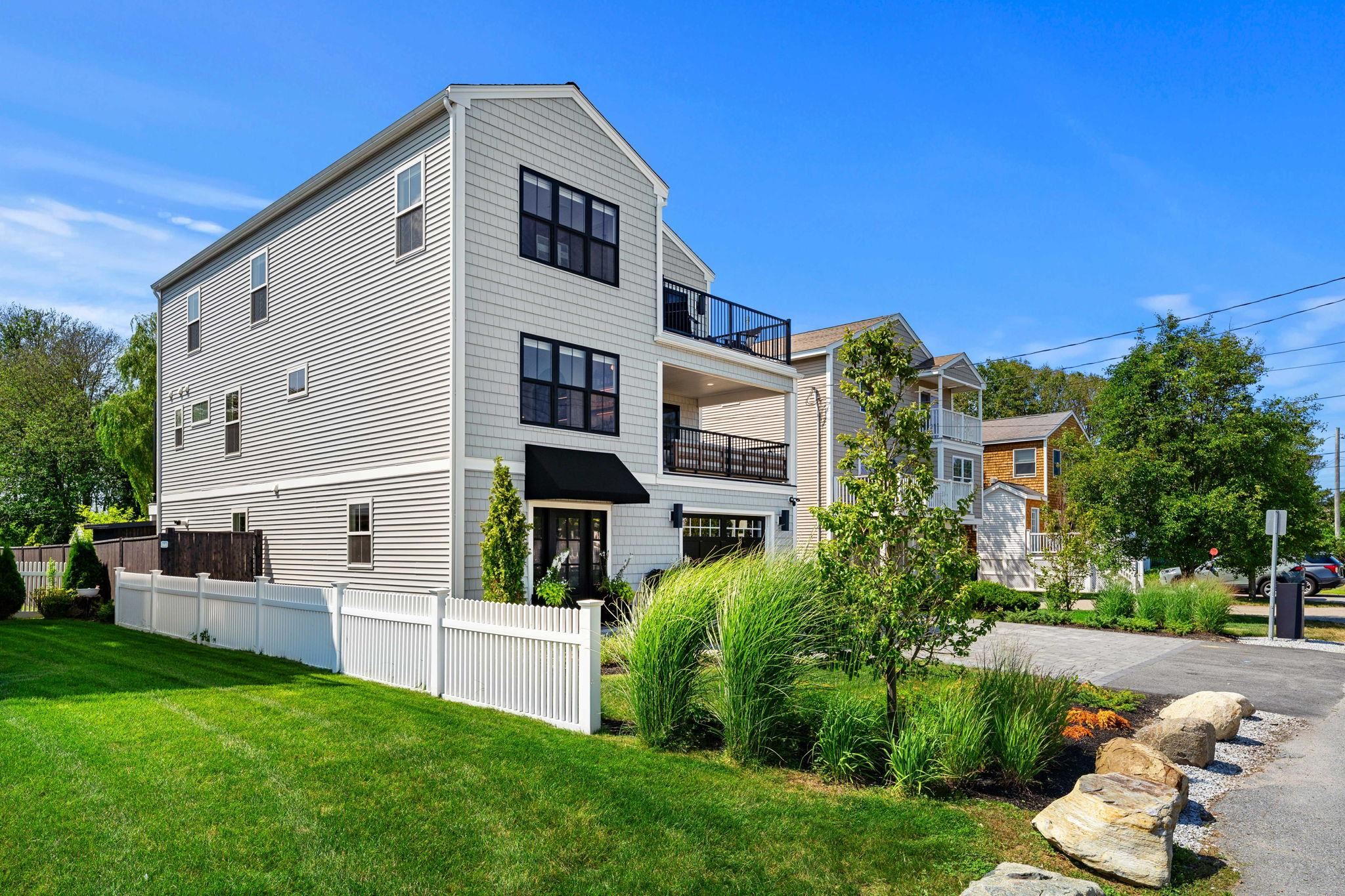 82 Kings Hw, Hampton, NH 03842