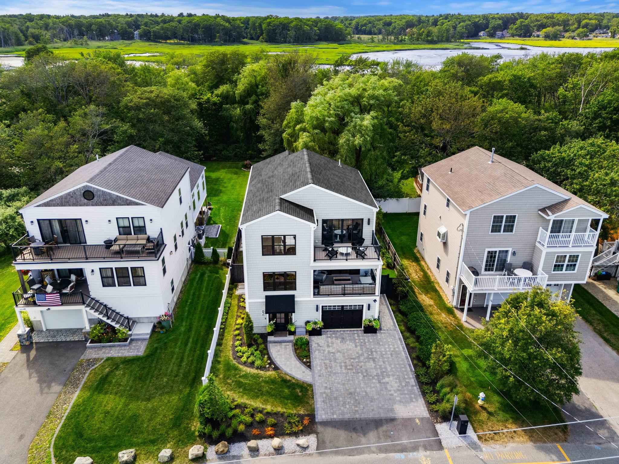 82 Kings Hw, Hampton, NH 03842