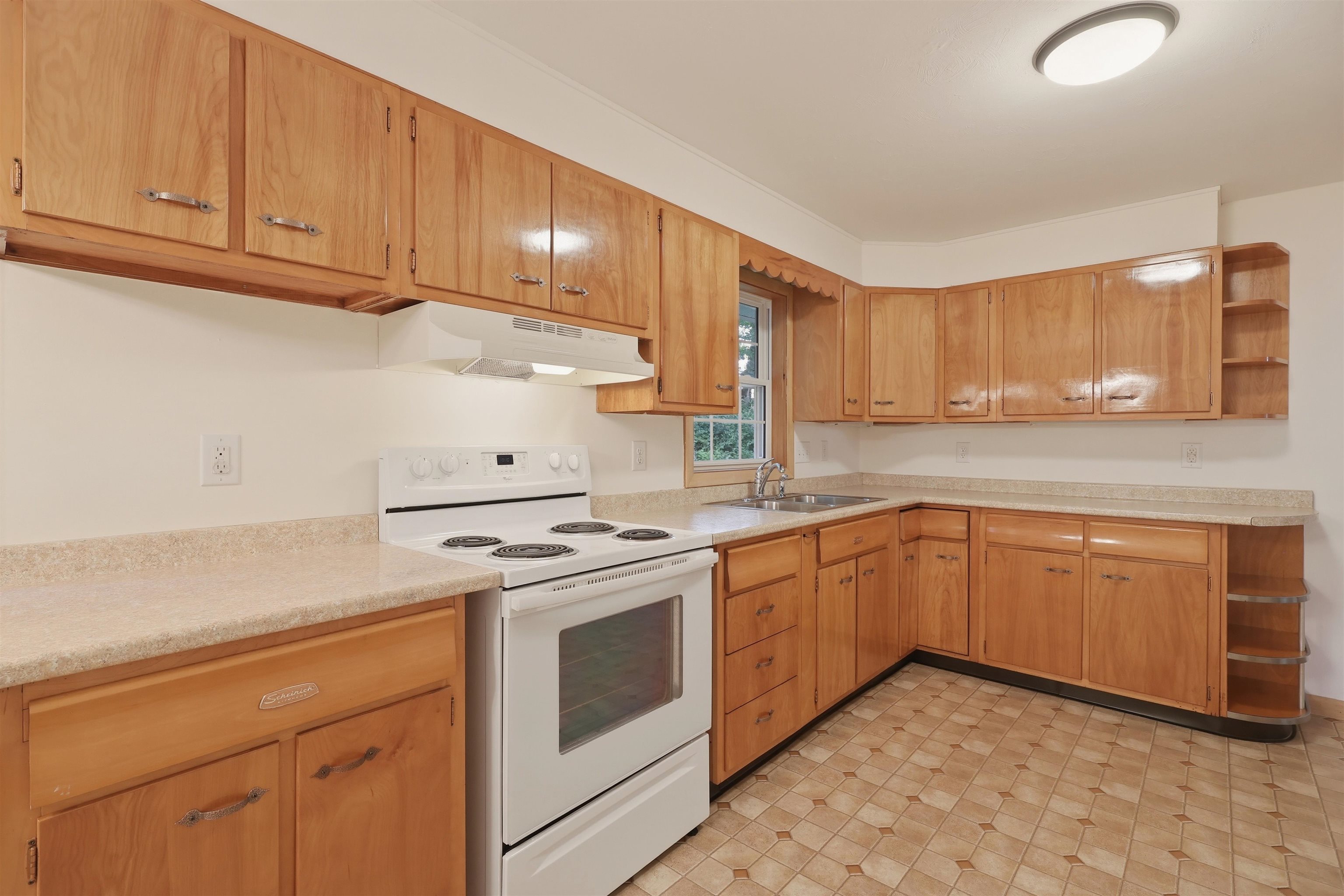 13 Sherman St, Nashua, NH 03064