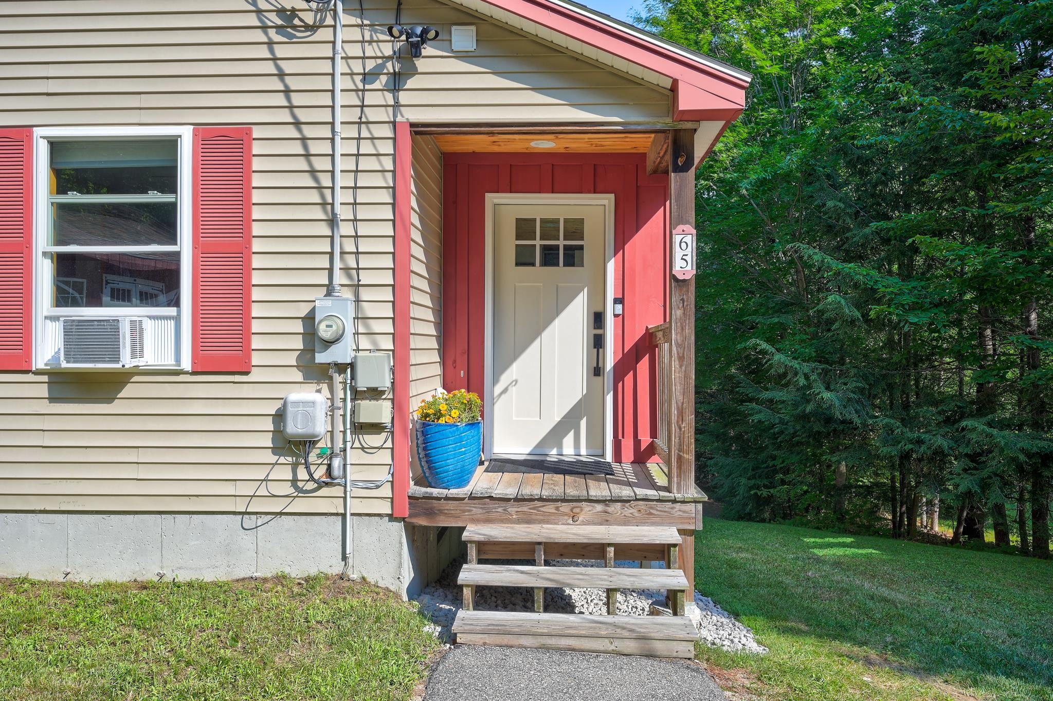 65 Garmish Rd, Conway, NH 03818