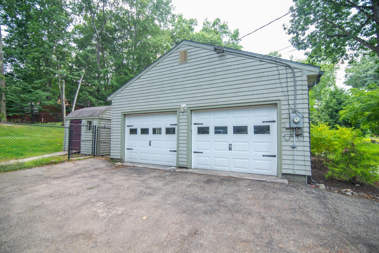 14 Birch Hill Dr, Nashua, NH 03063