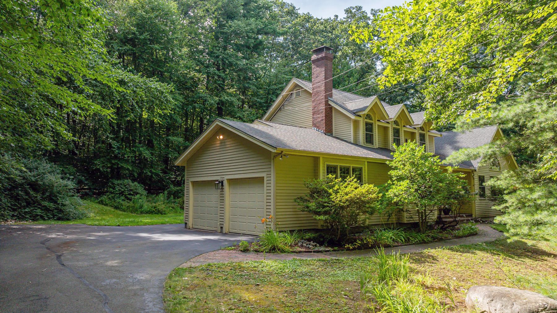 13 Greystone Rd, East Kingston, NH 03827