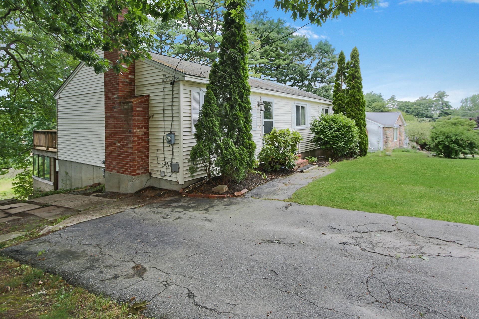 9 Judith Dr, Nashua, NH 03062