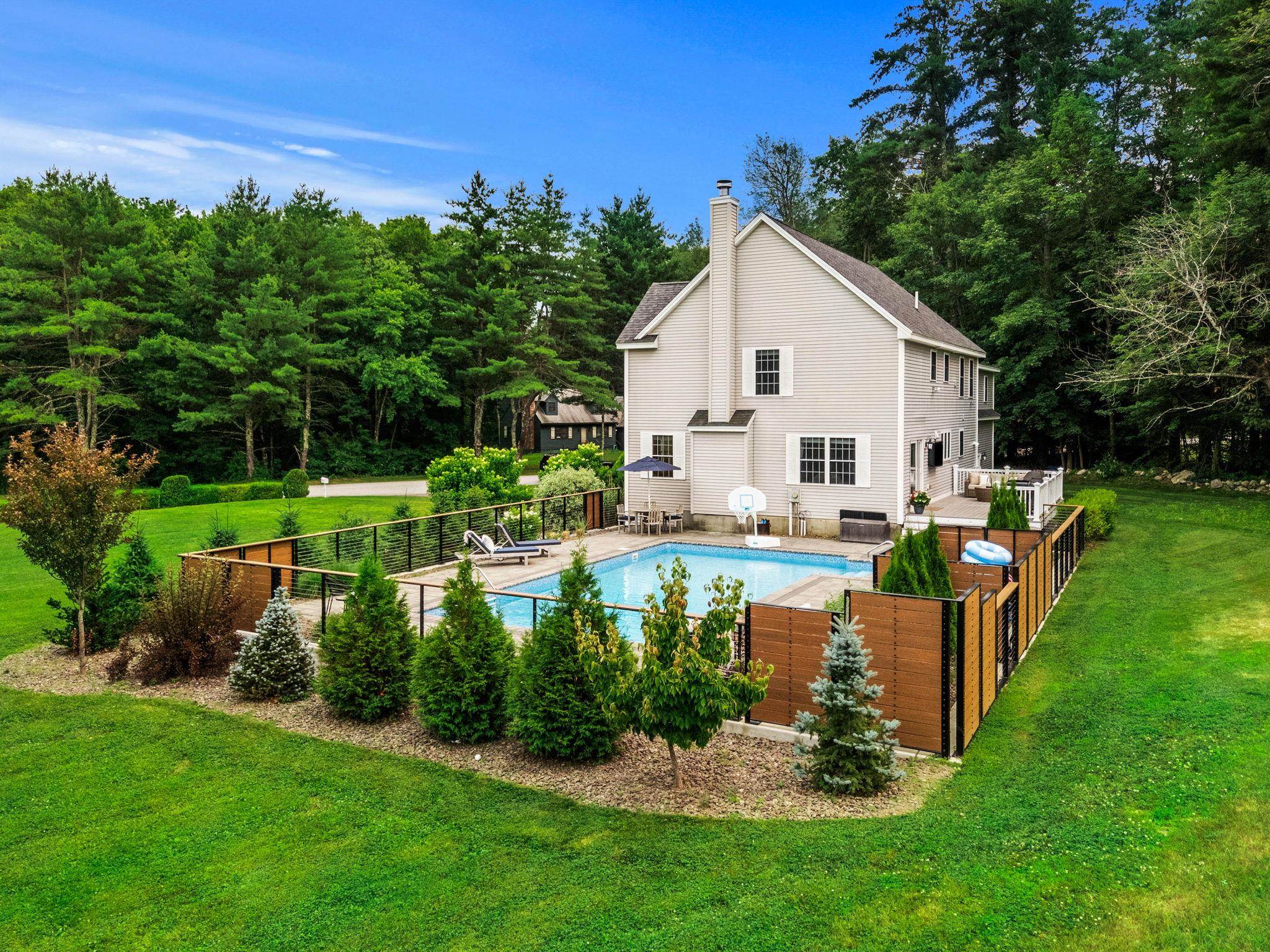 8 Leni Rd, Windham, NH 03087