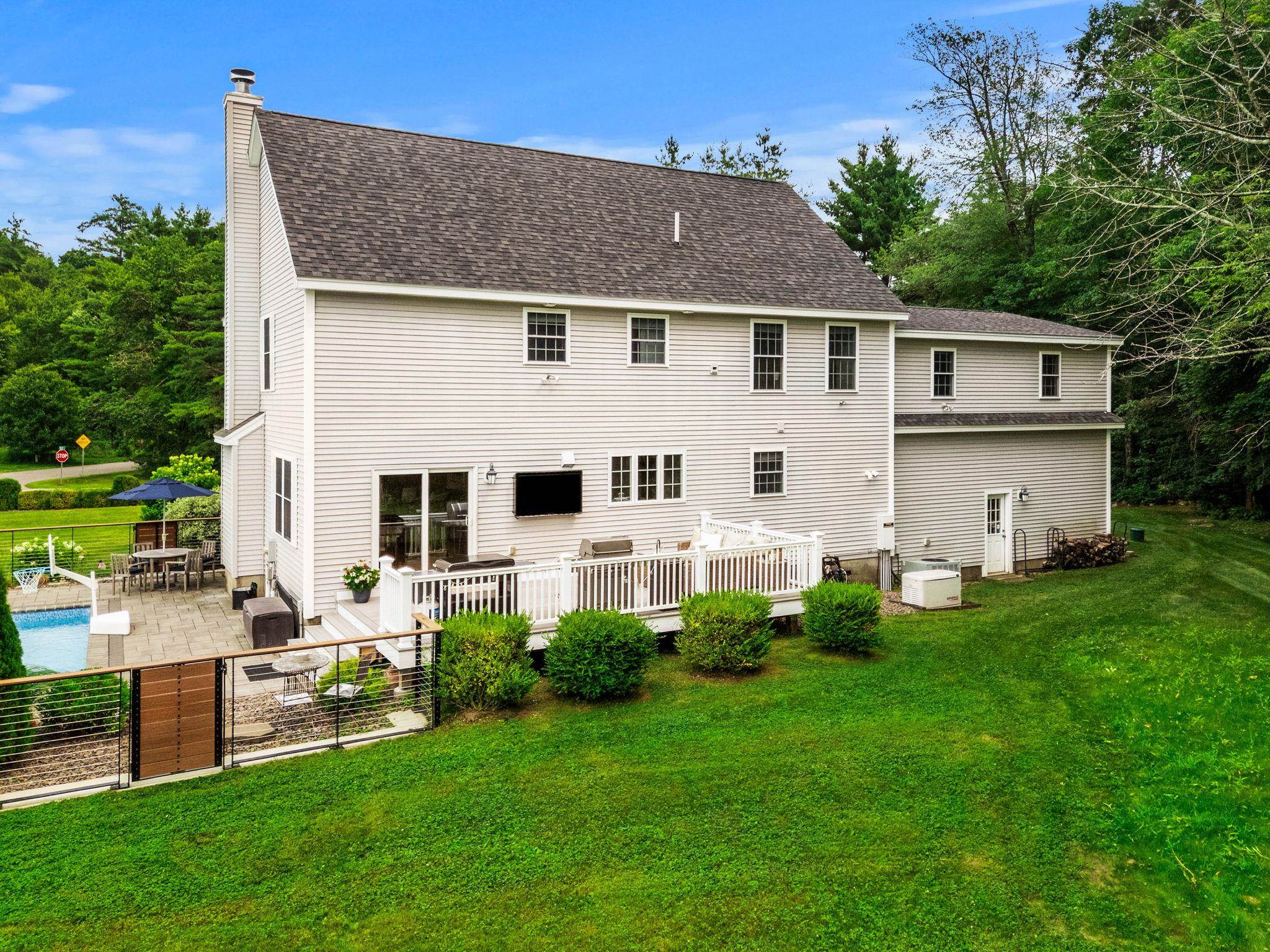 8 Leni Rd, Windham, NH 03087