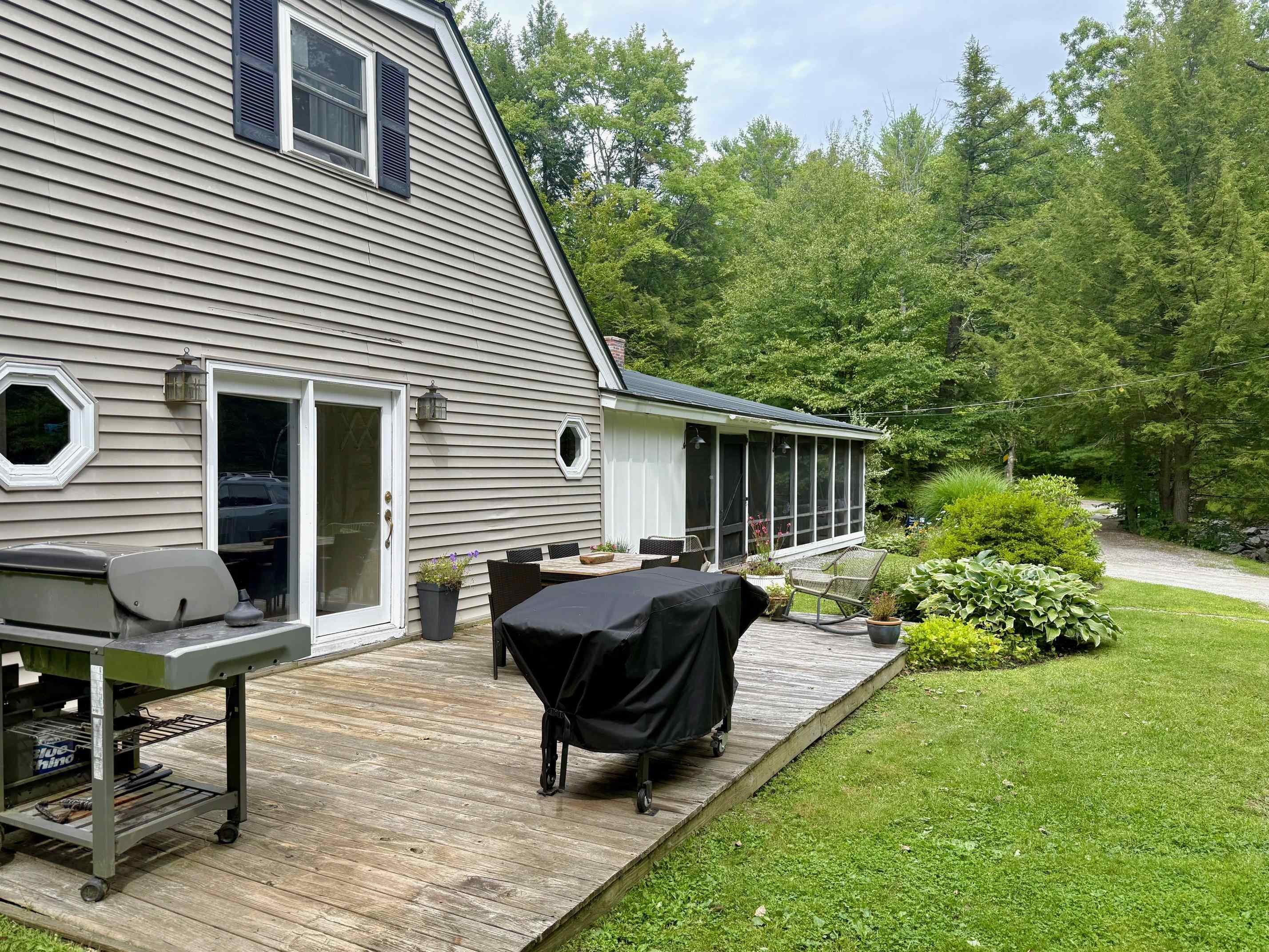 82 Fairgrounds Rd, Bradford, NH 03221