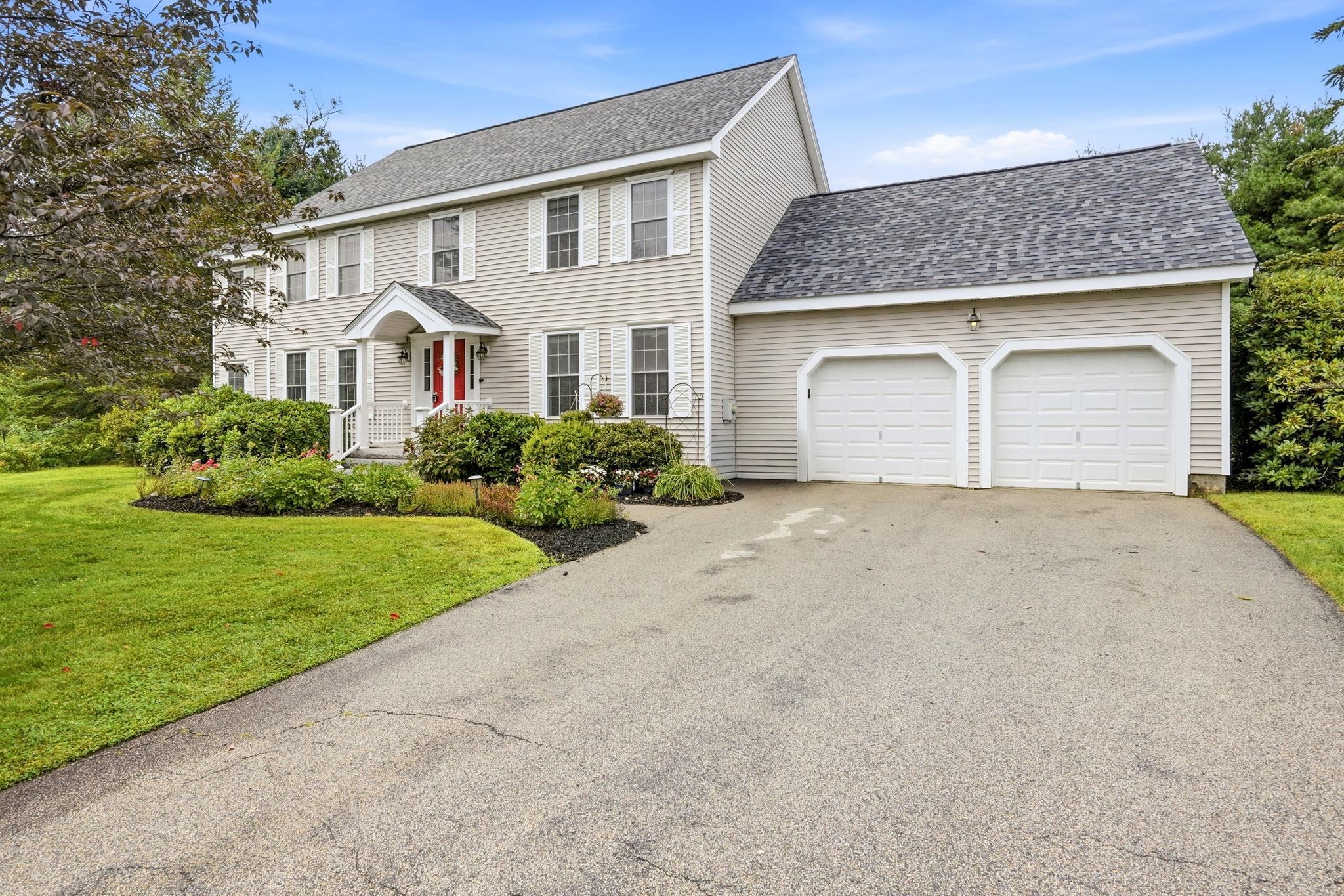 14 Sweet William Cir, Nashua, NH 03062