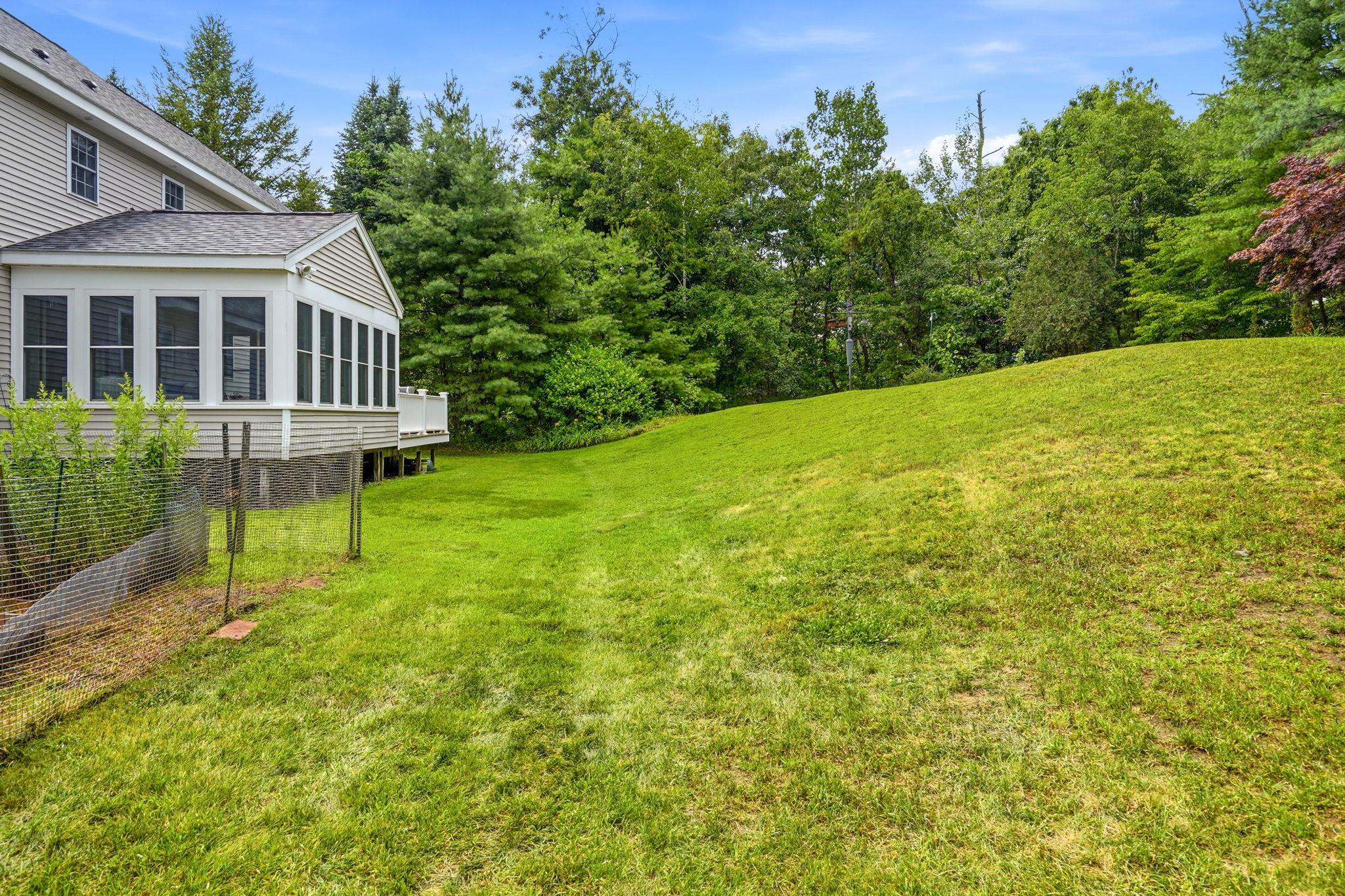 14 Sweet William Cir, Nashua, NH 03062