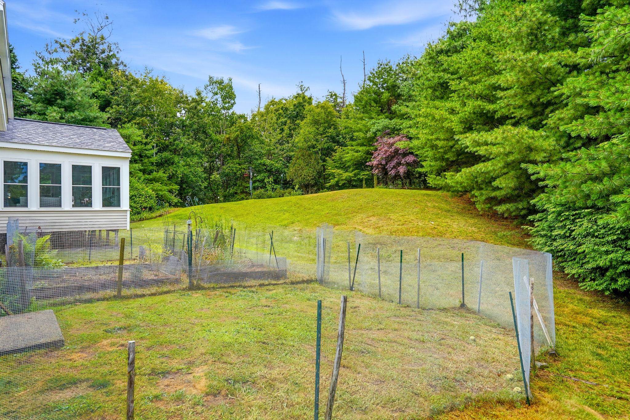 14 Sweet William Cir, Nashua, NH 03062