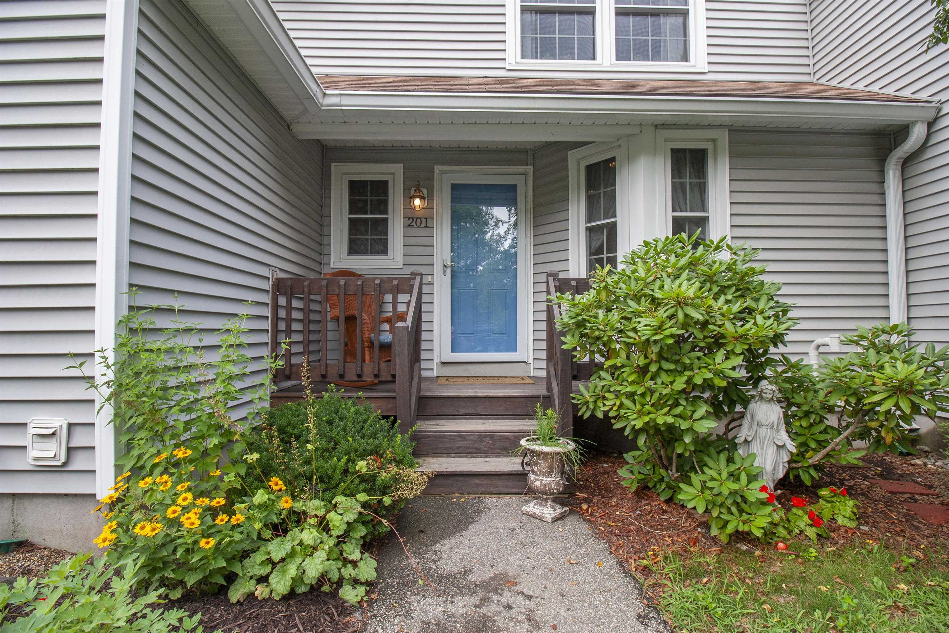 201 Winding Pond Road, Londonderry, NH photo 2