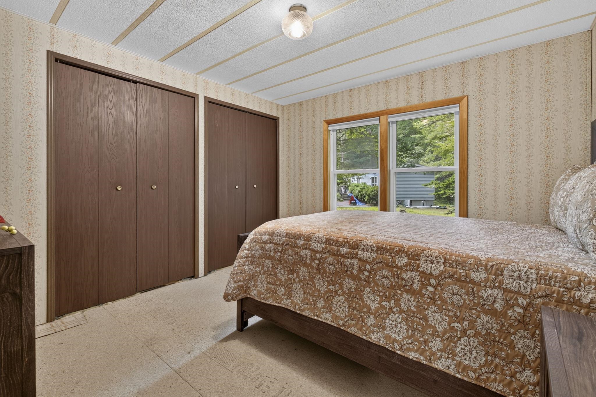19 Village Dr, Raymond, NH 03077