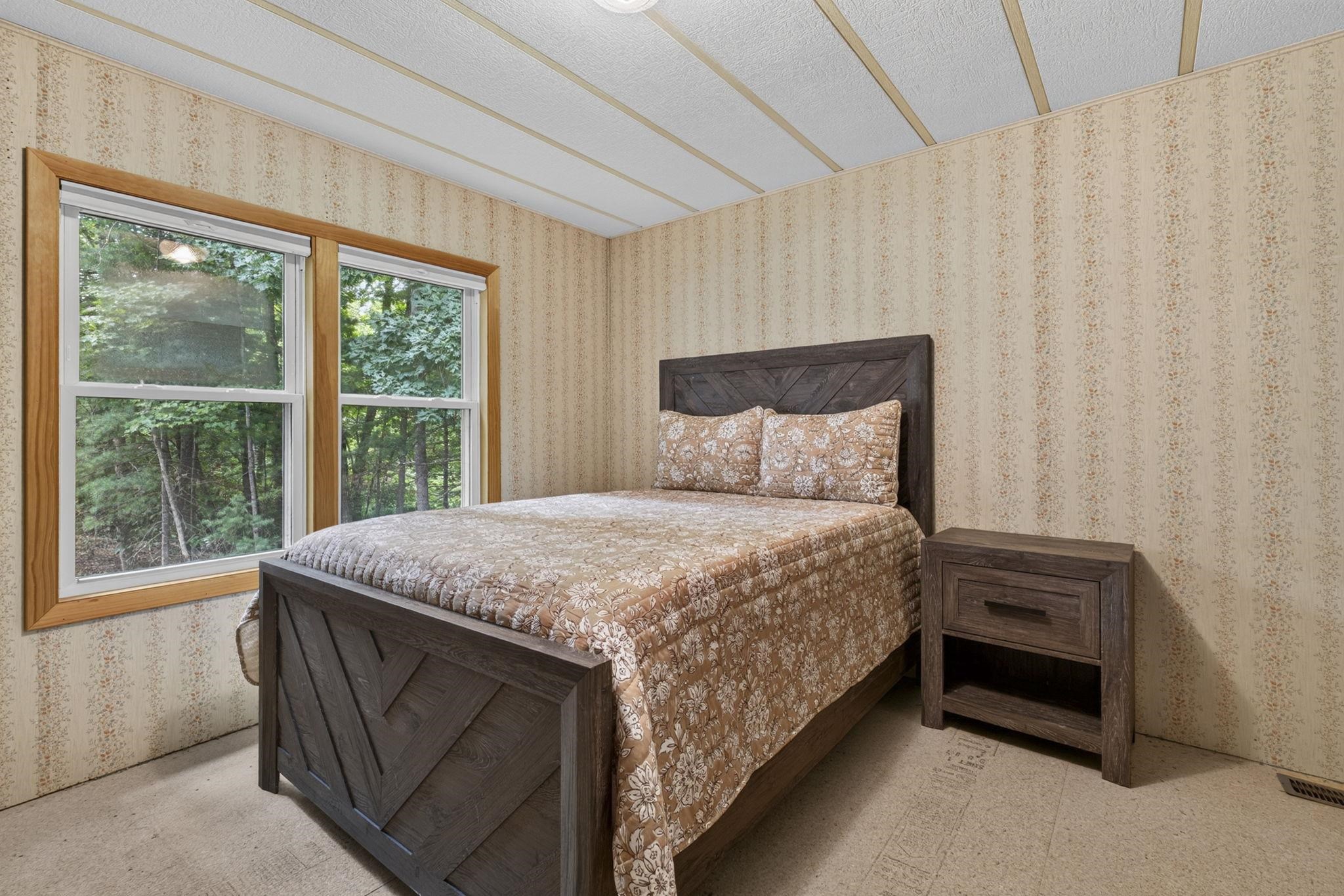 19 Village Dr, Raymond, NH 03077