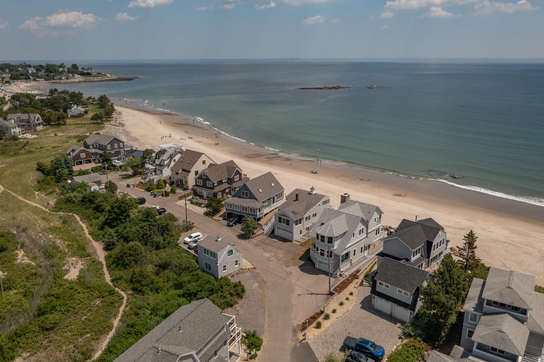 4 Nor'east Ln, Hampton, NH 03842