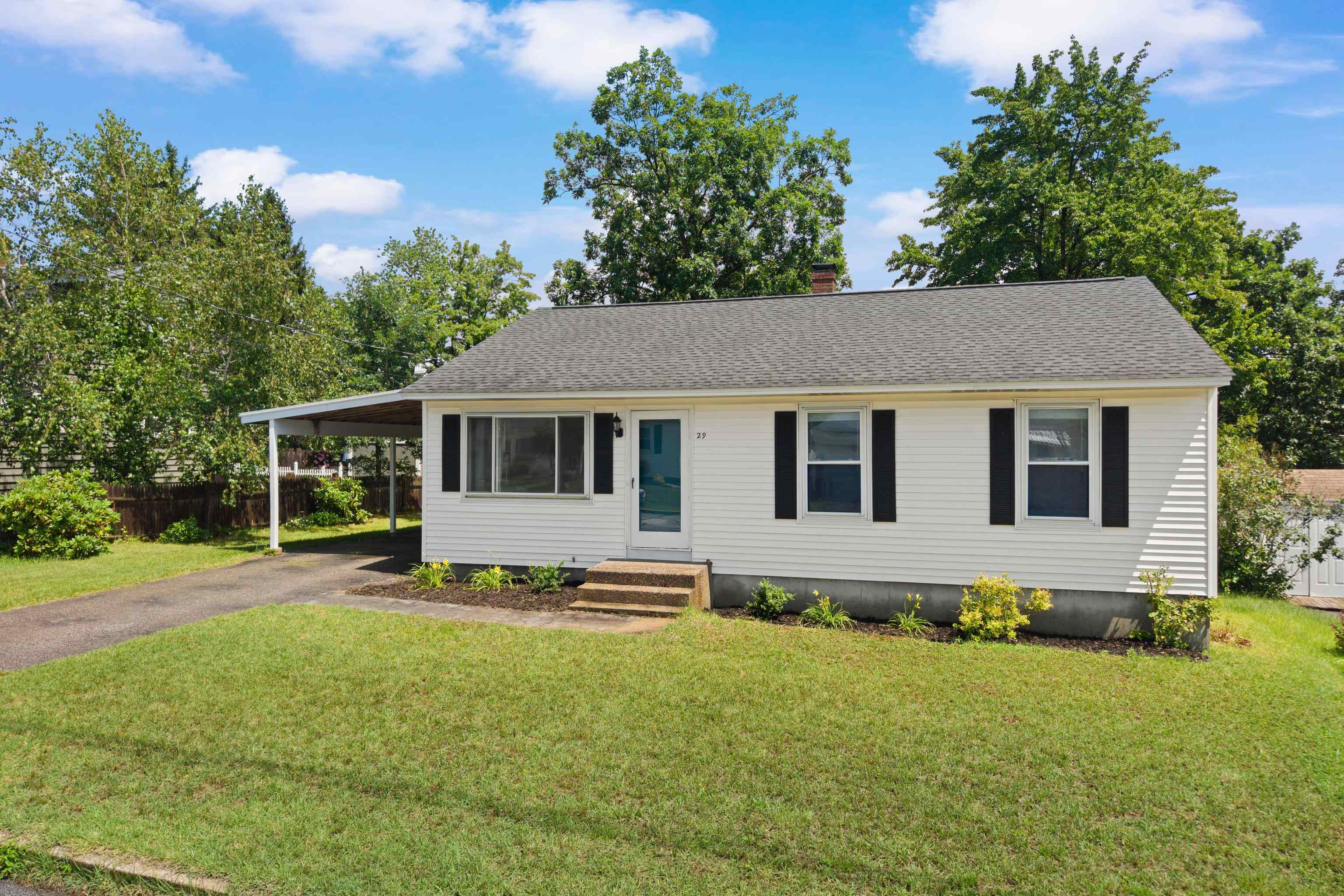 29 Devco Dr, Manchester, NH 03103