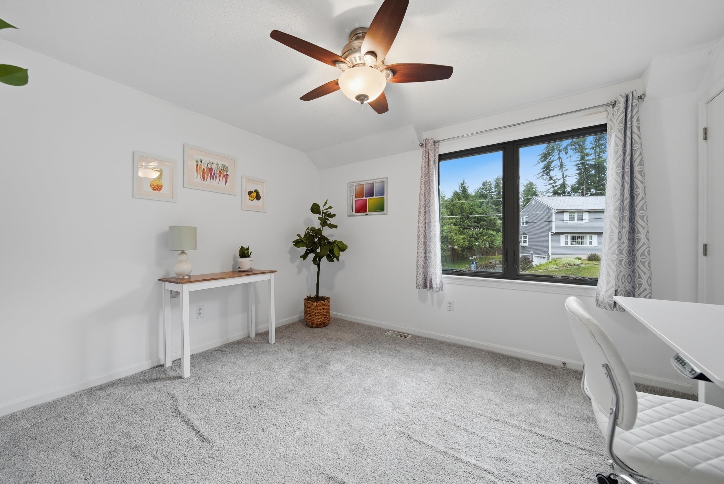 3 Sunshine Ct, Nashua, NH 03063