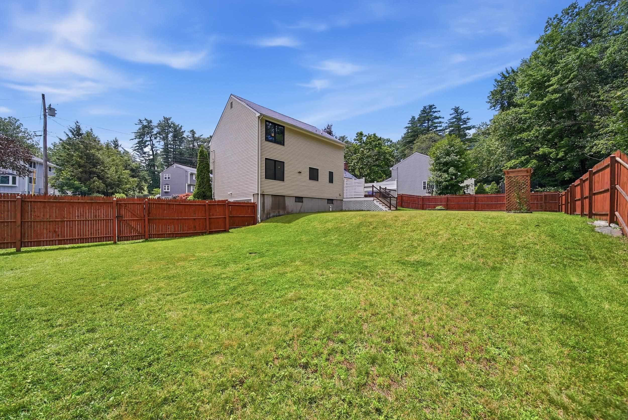3 Sunshine Ct, Nashua, NH 03063