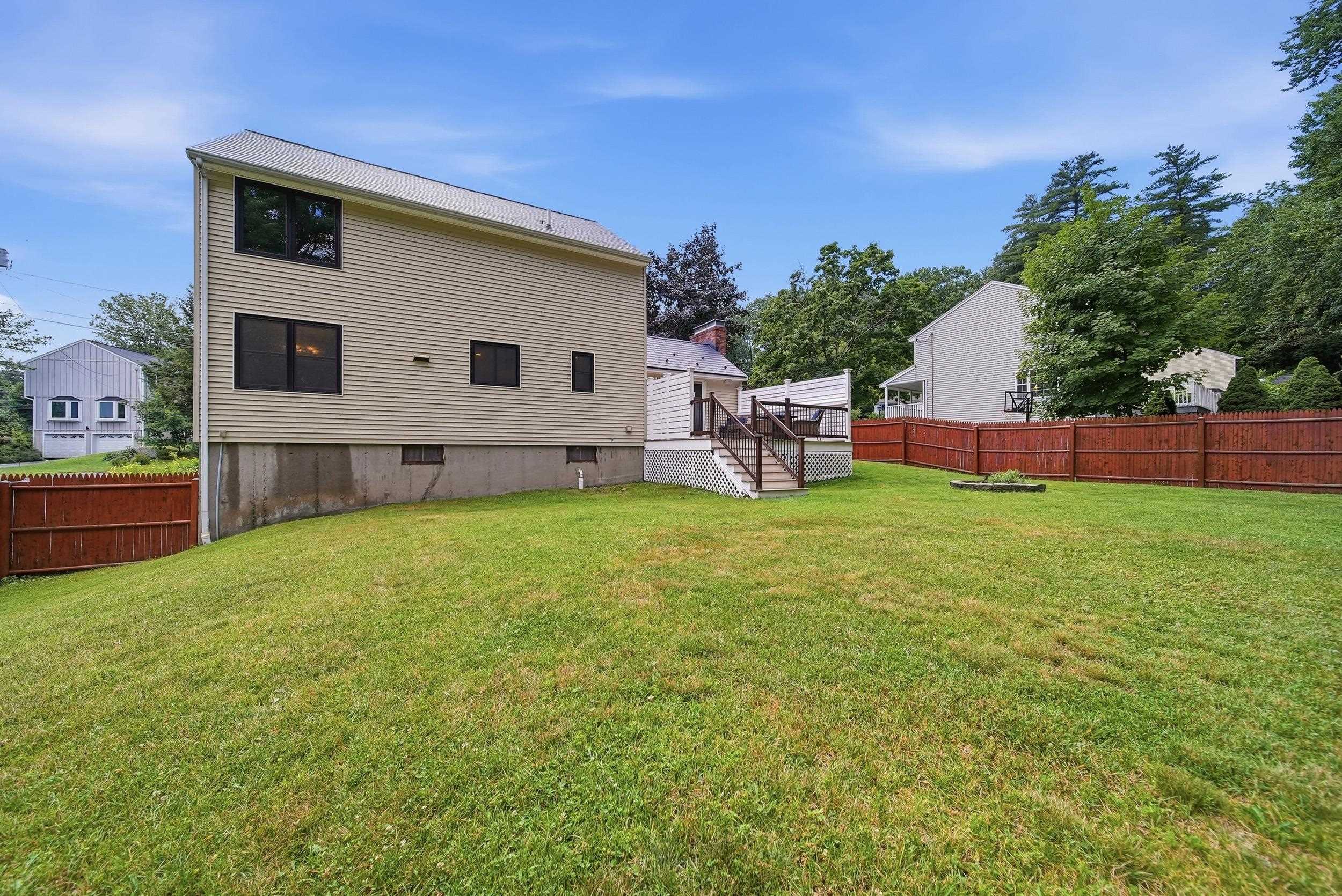 3 Sunshine Ct, Nashua, NH 03063