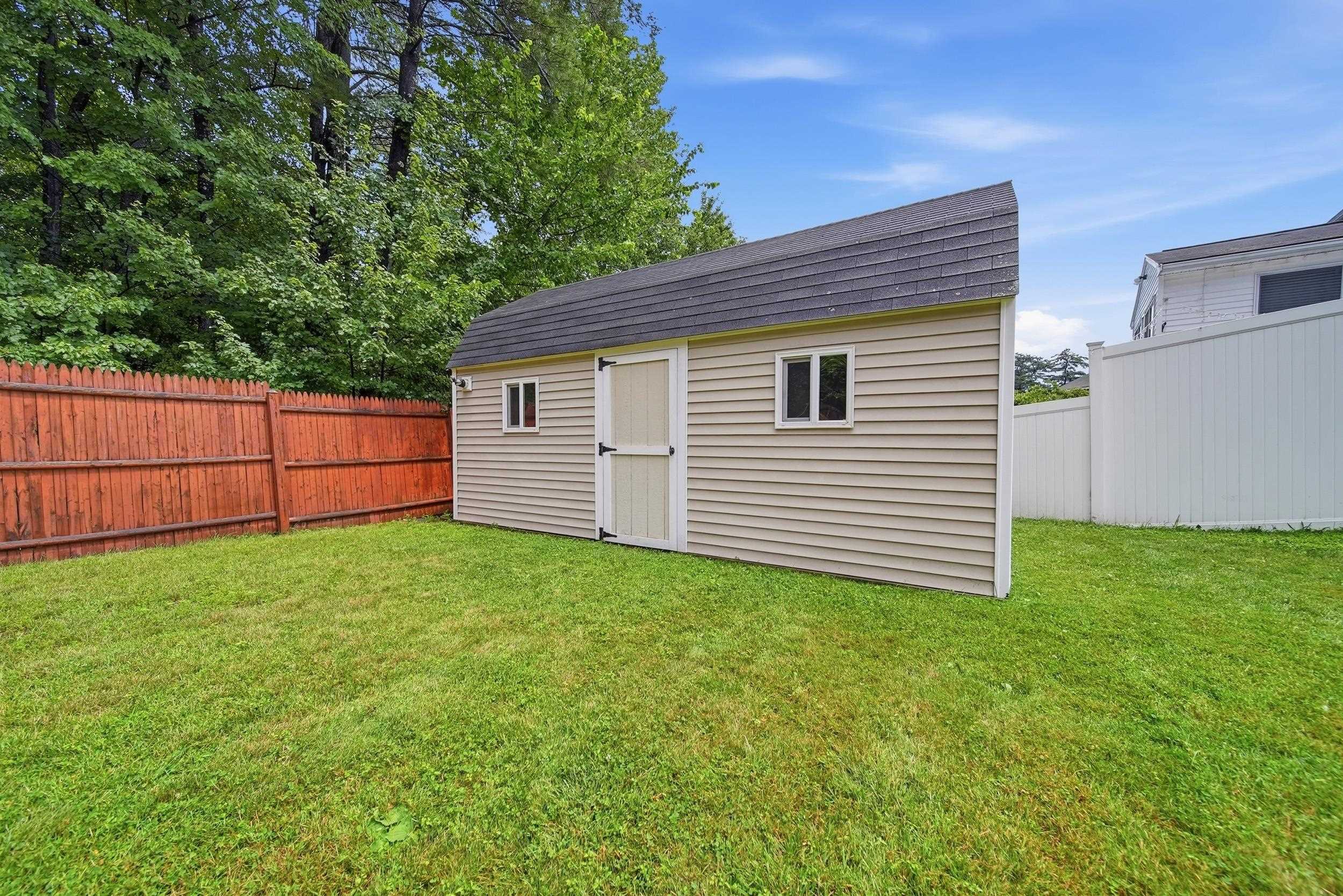 3 Sunshine Ct, Nashua, NH 03063