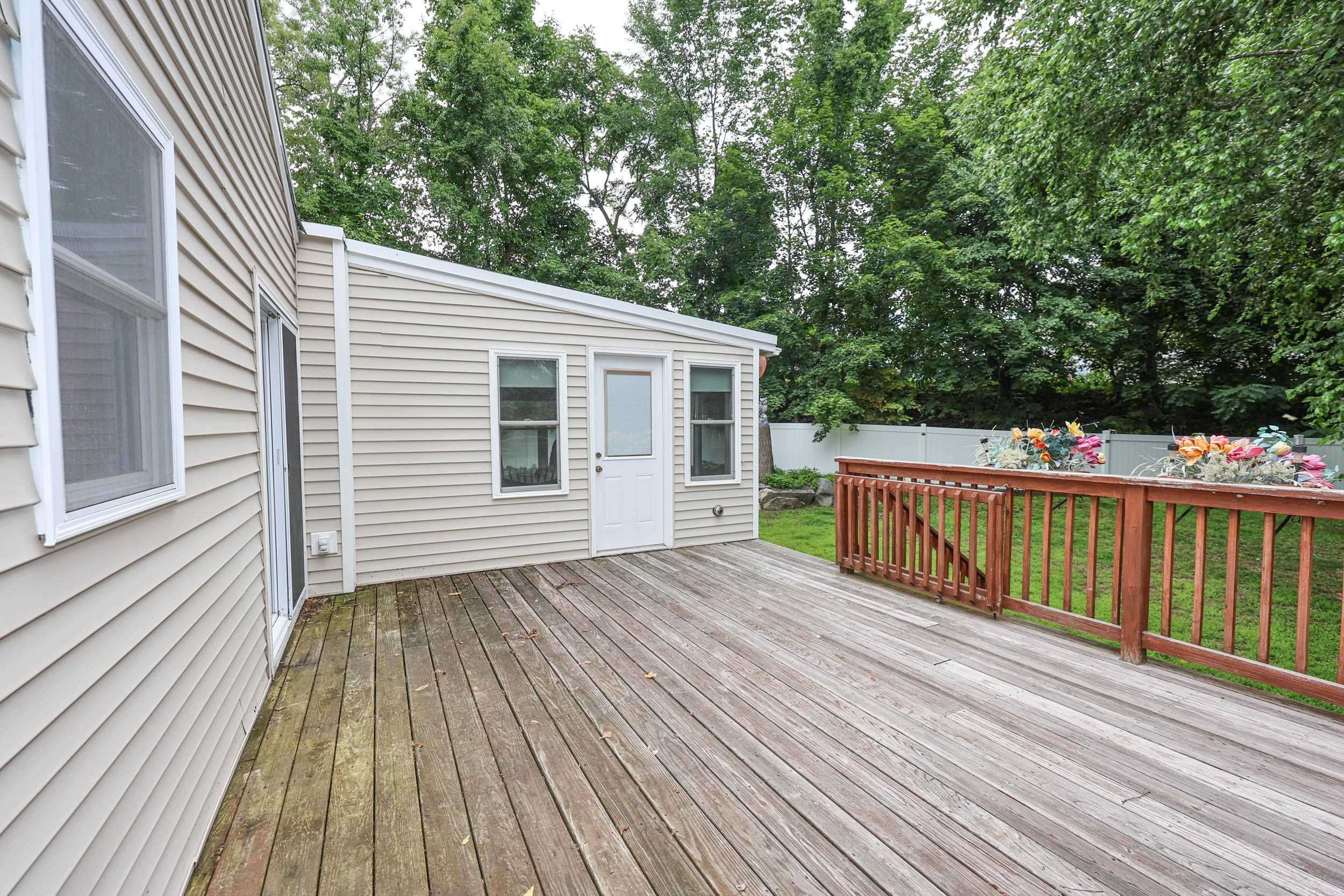 4 Caron St, Merrimack, NH 03054