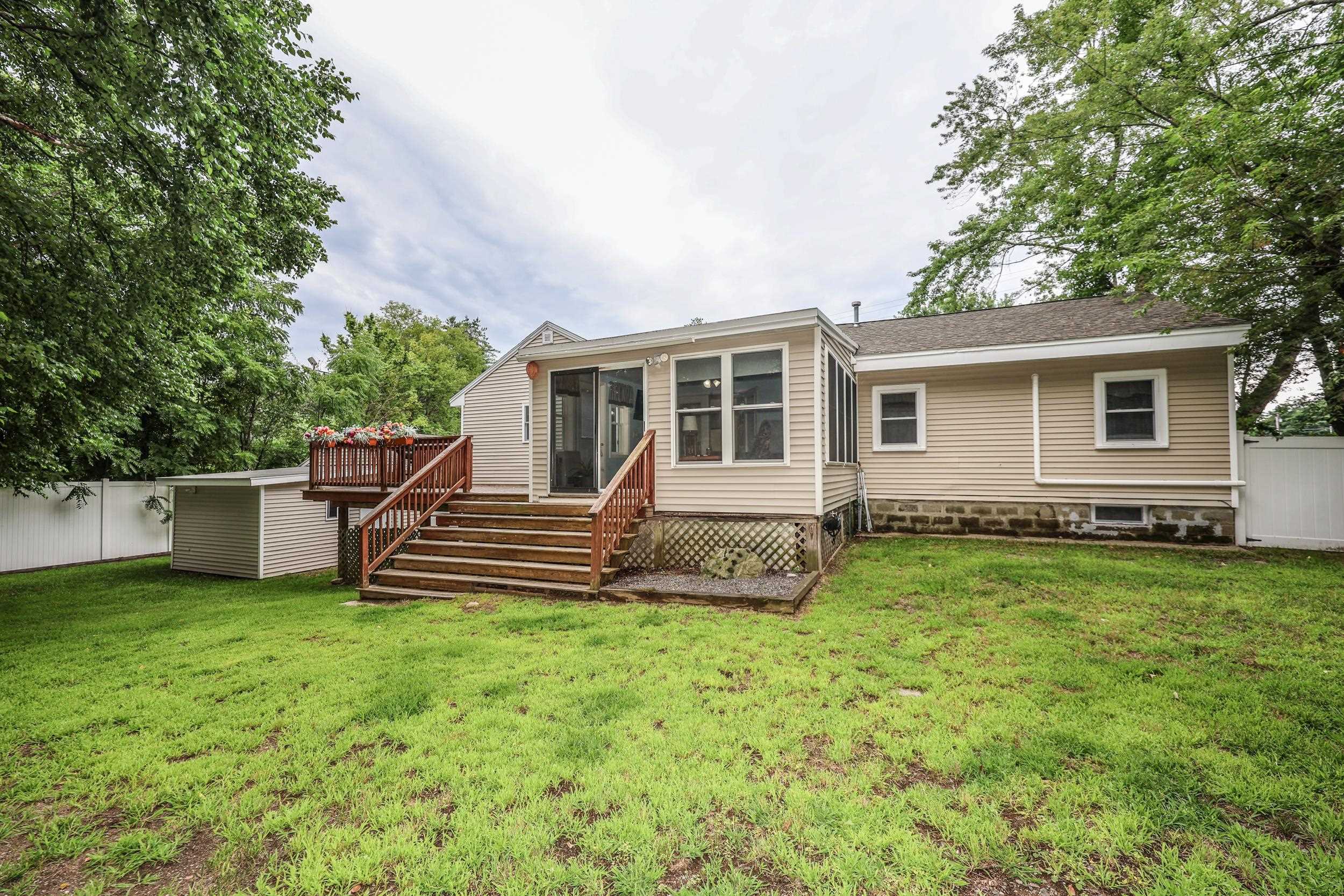 4 Caron St, Merrimack, NH 03054