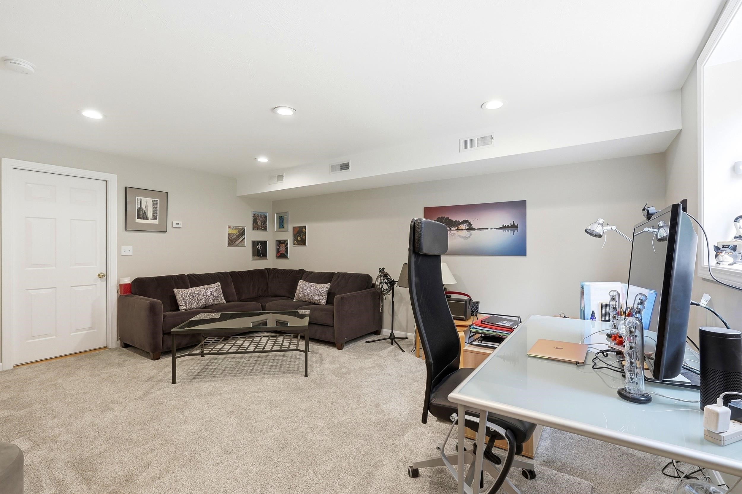 17 Hancock Dr, Bedford, NH 03110