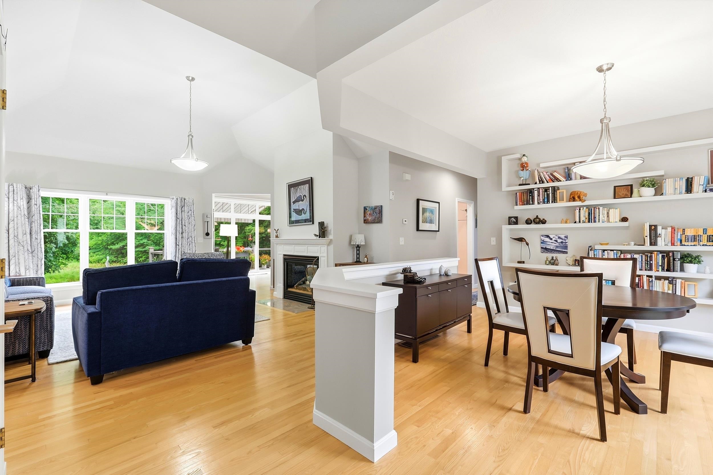 17 Hancock Dr, Bedford, NH 03110