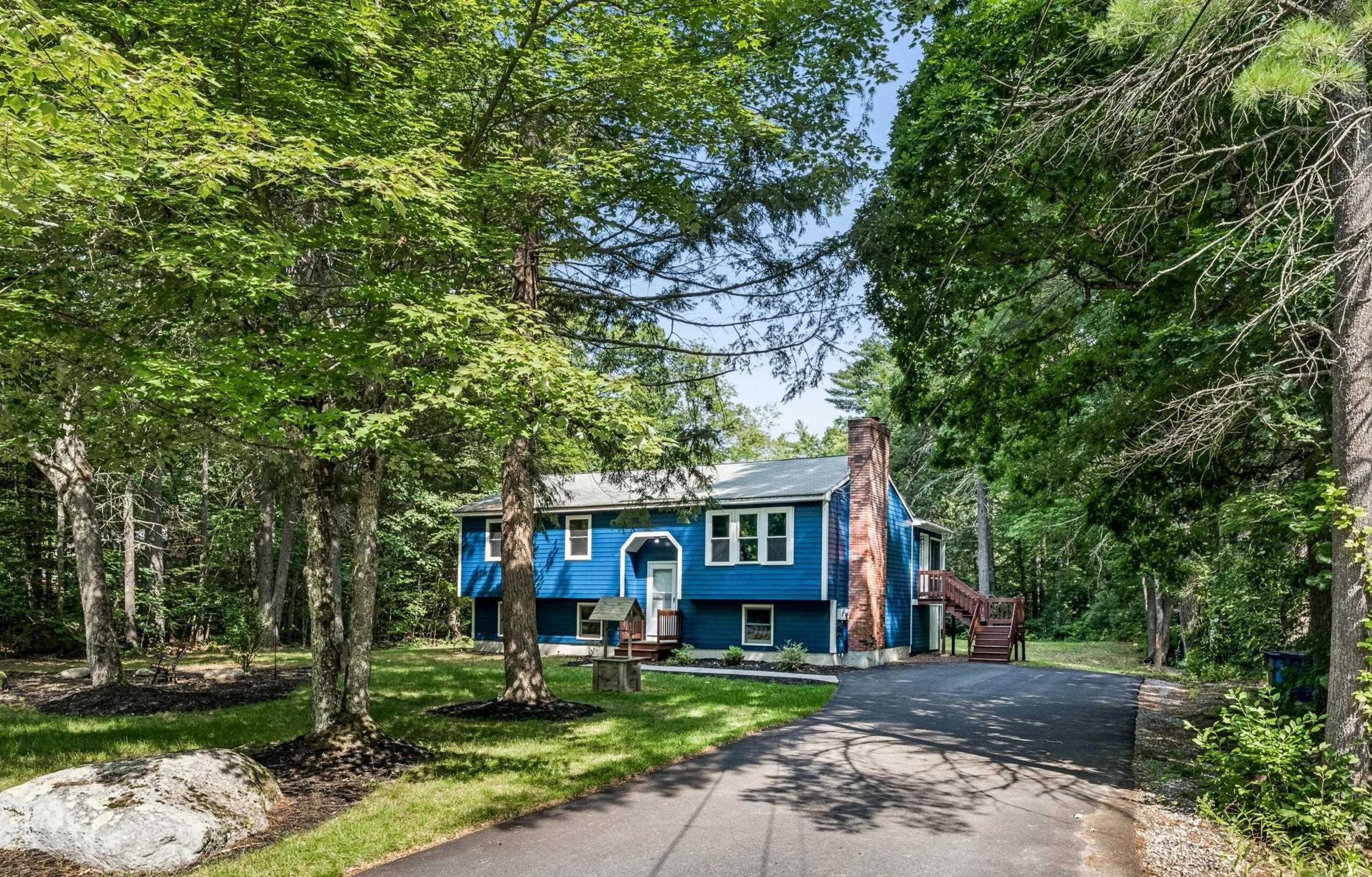 31 Evergreen Dr, Goffstown, NH 03045