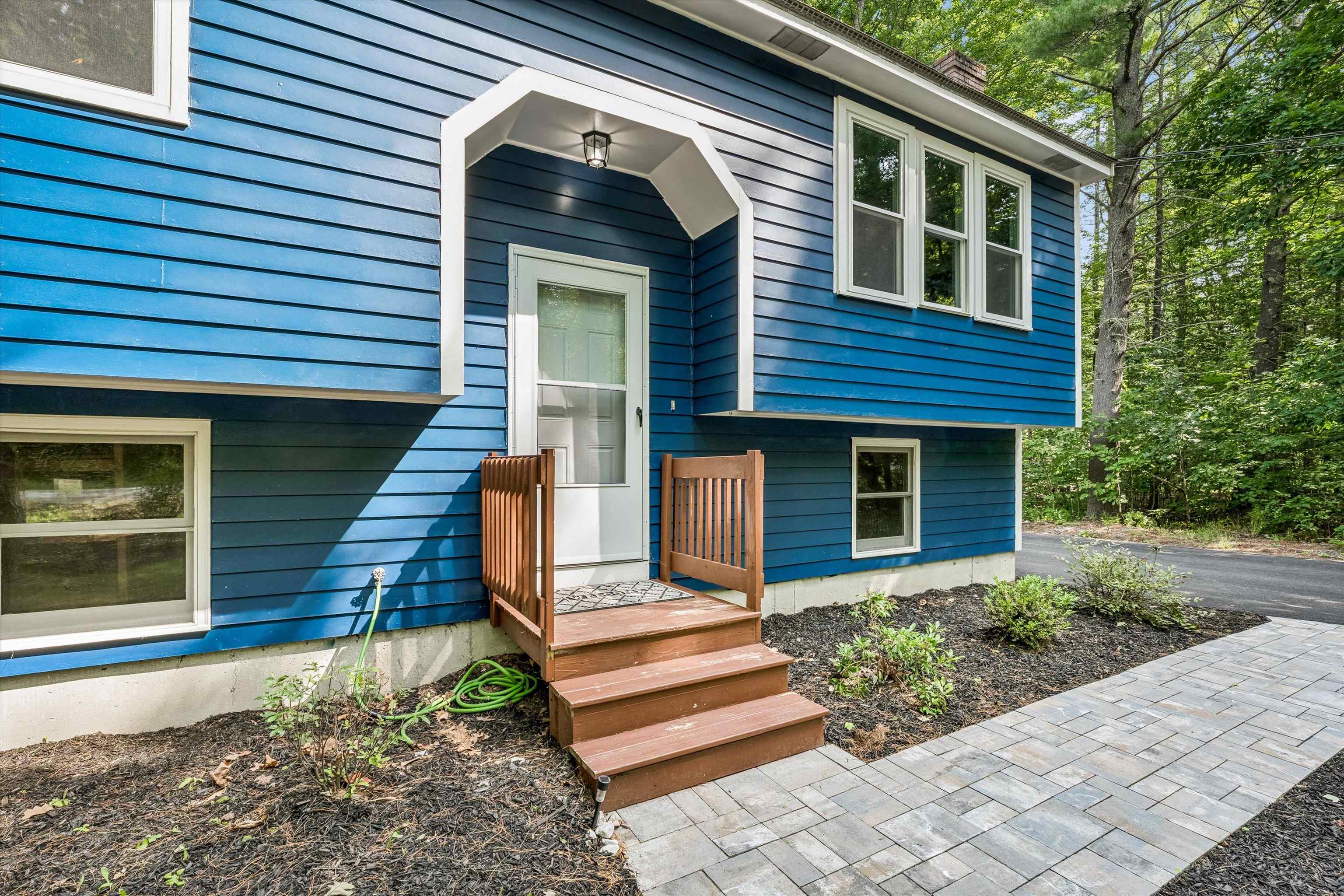 31 Evergreen Dr, Goffstown, NH 03045