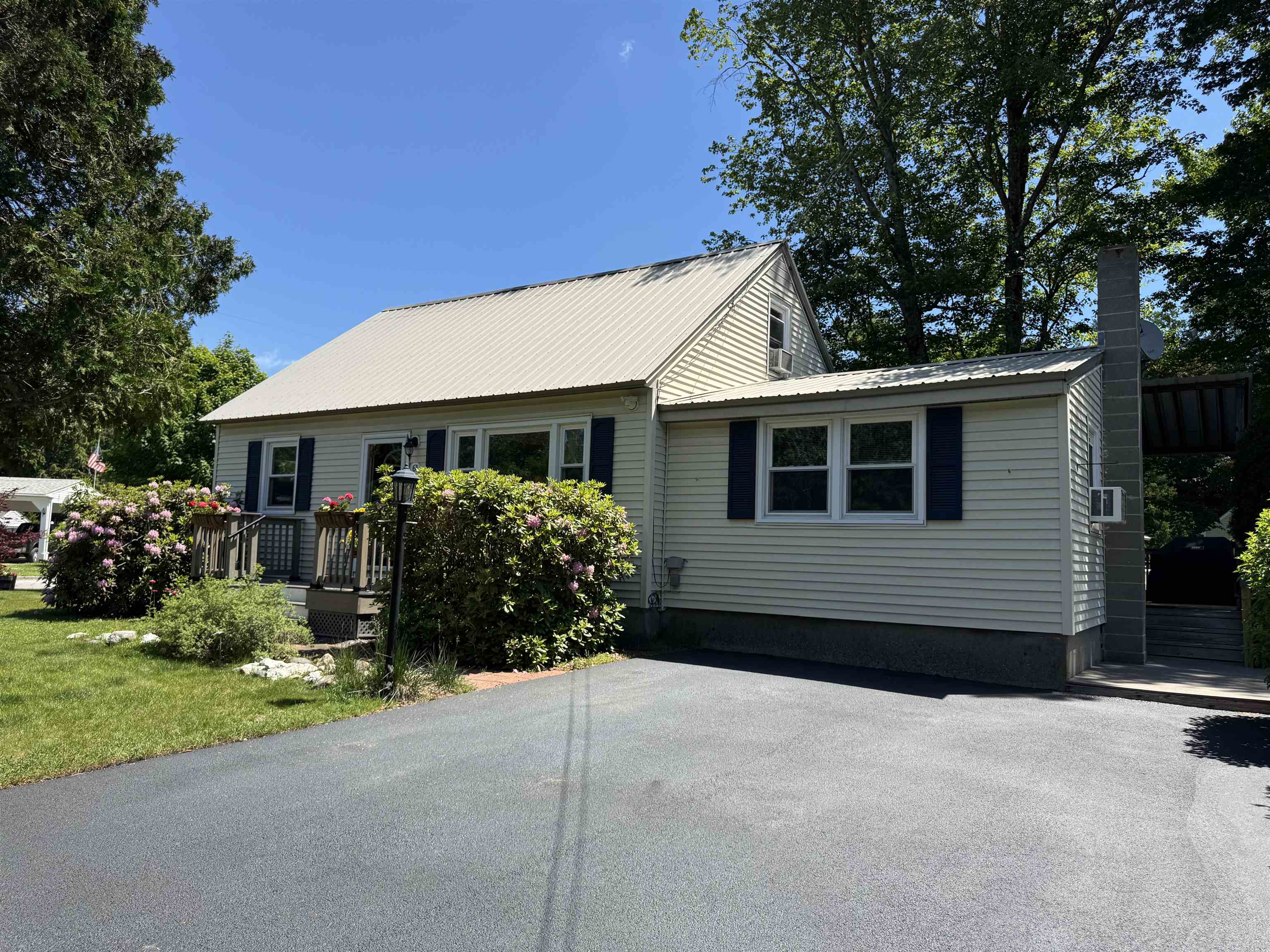 61 Dale Dr, Keene, NH 03431