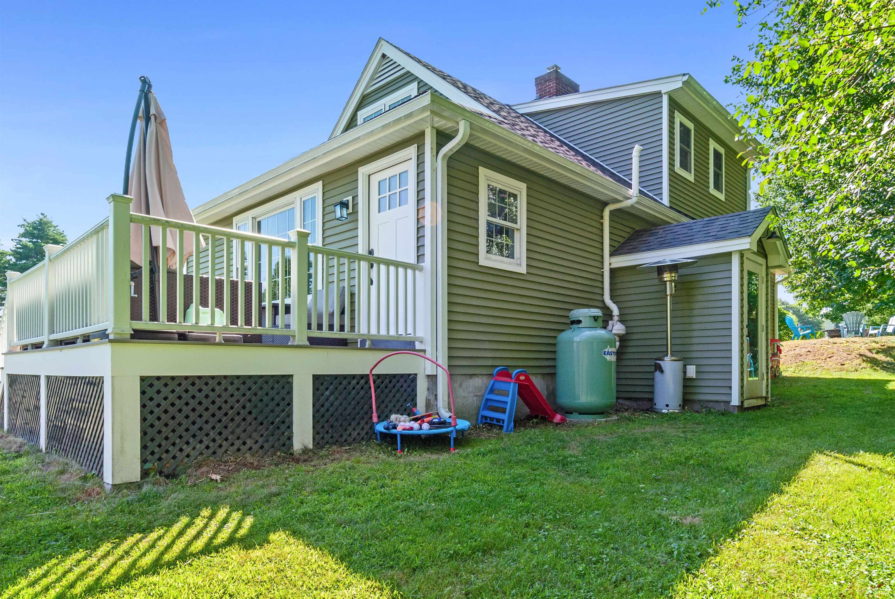 25 Old Lakeview Ter, Wolfeboro, NH 03894
