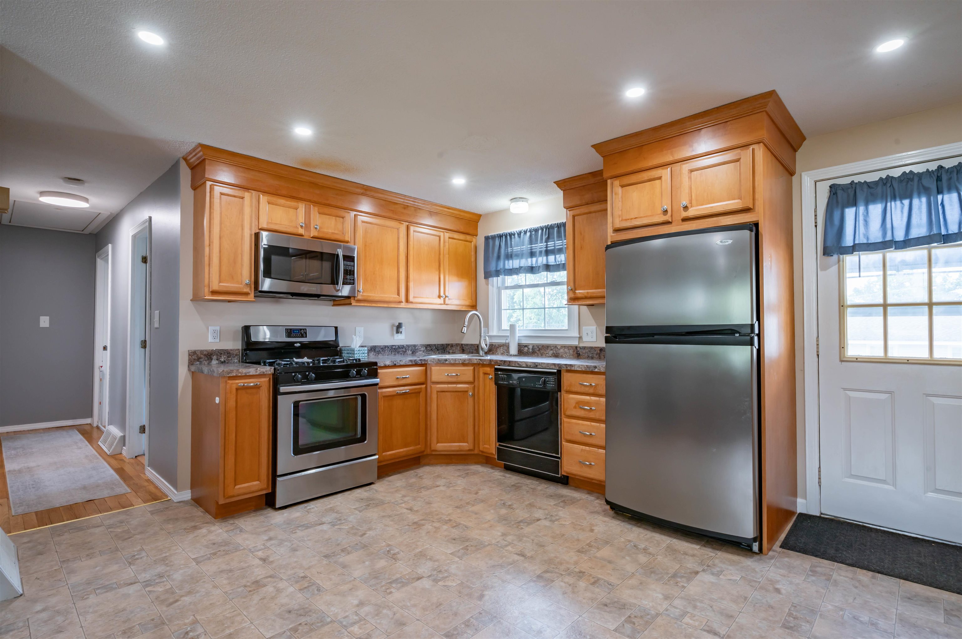 39 Norwich Rd, Nashua, NH 03062