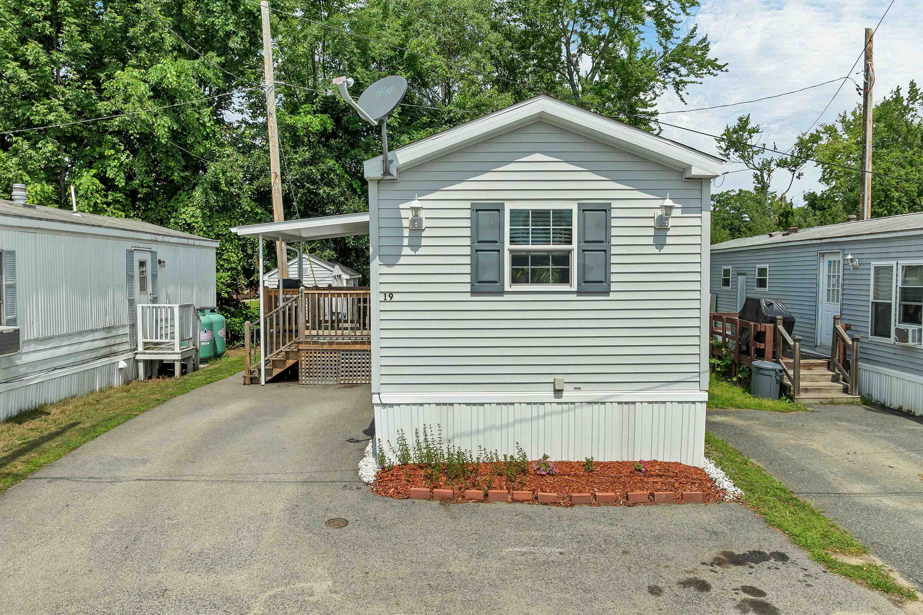 19 Brookwood Dr, Salem, NH 03079