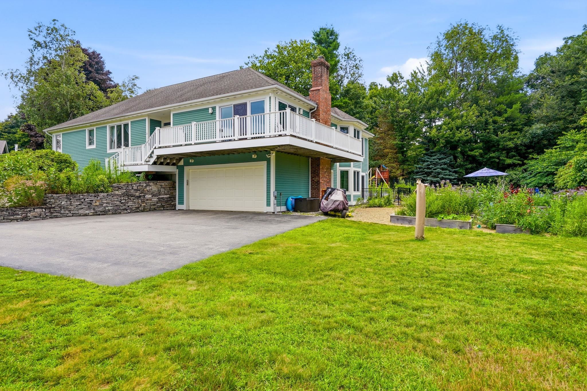 2 Fairview Dr, Concord, NH 03301