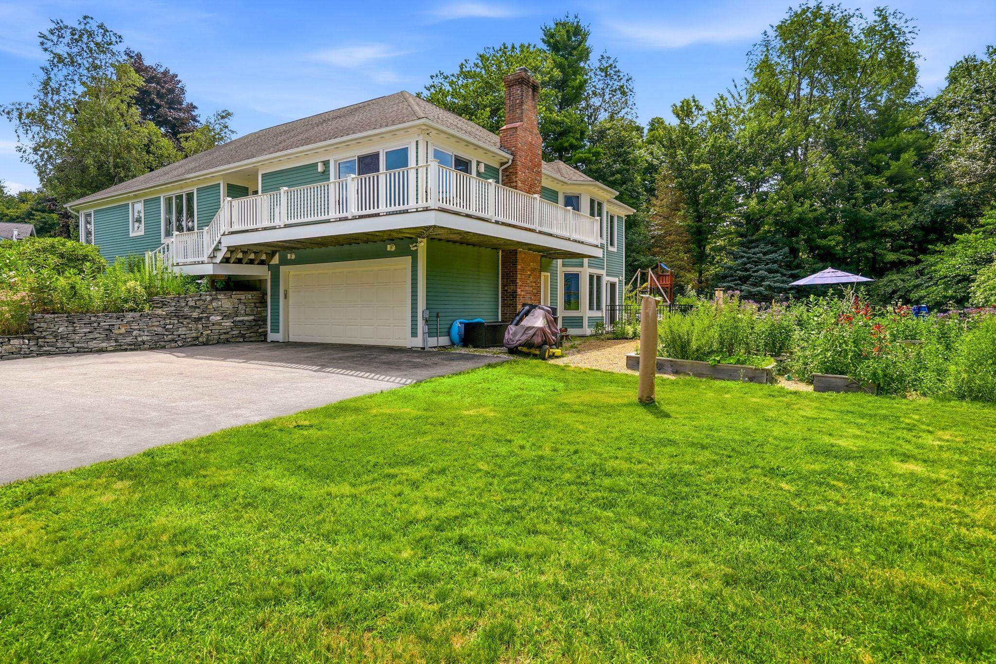 2 Fairview Dr, Concord, NH 03301