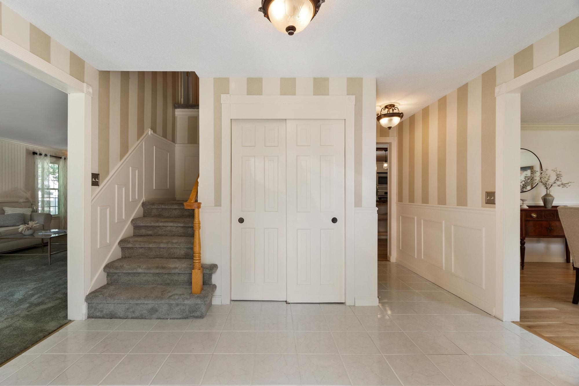 11 Ashley Dr, Londonderry, NH 03053