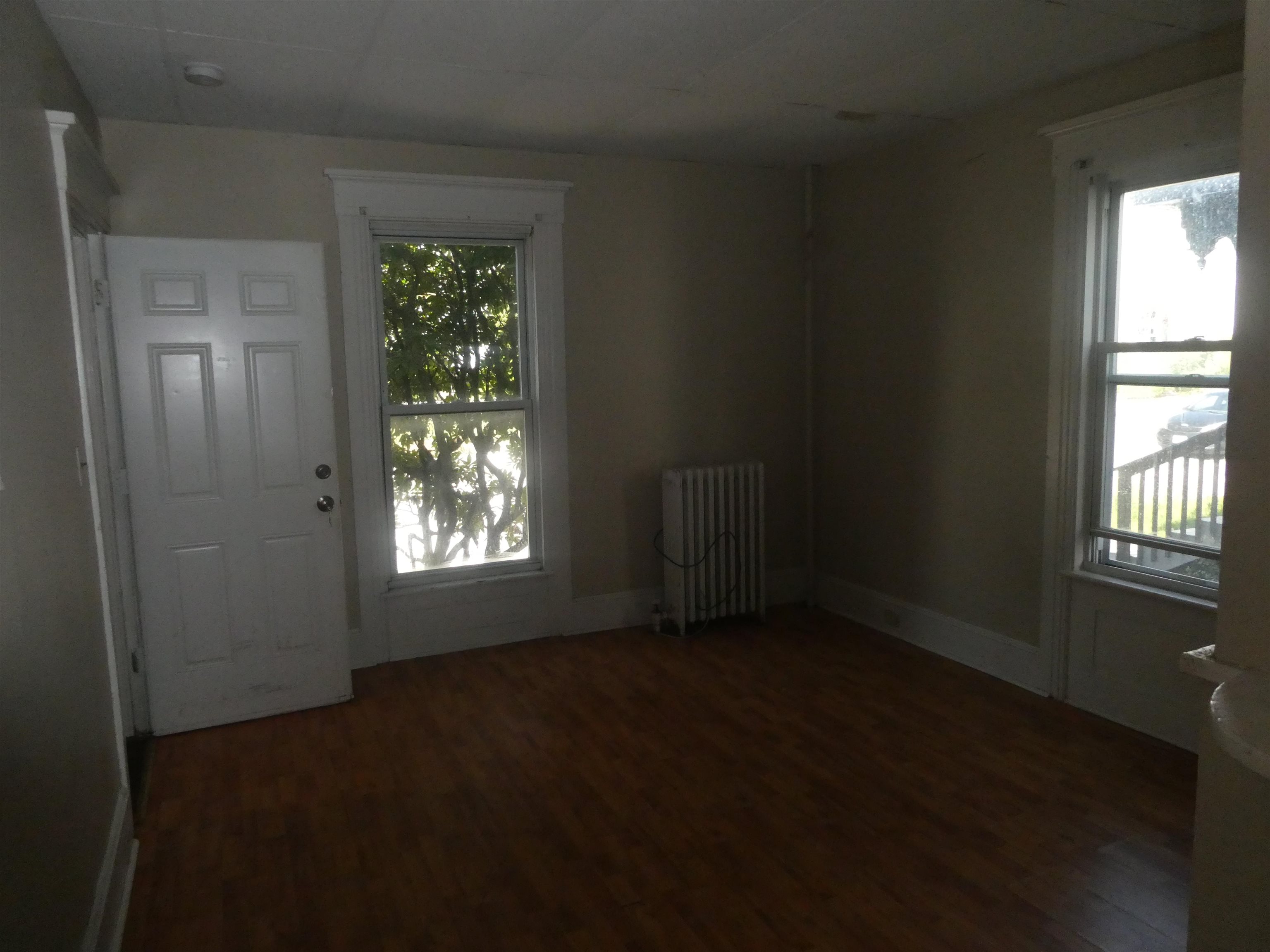 373 Lake Ave, Manchester, NH 03103