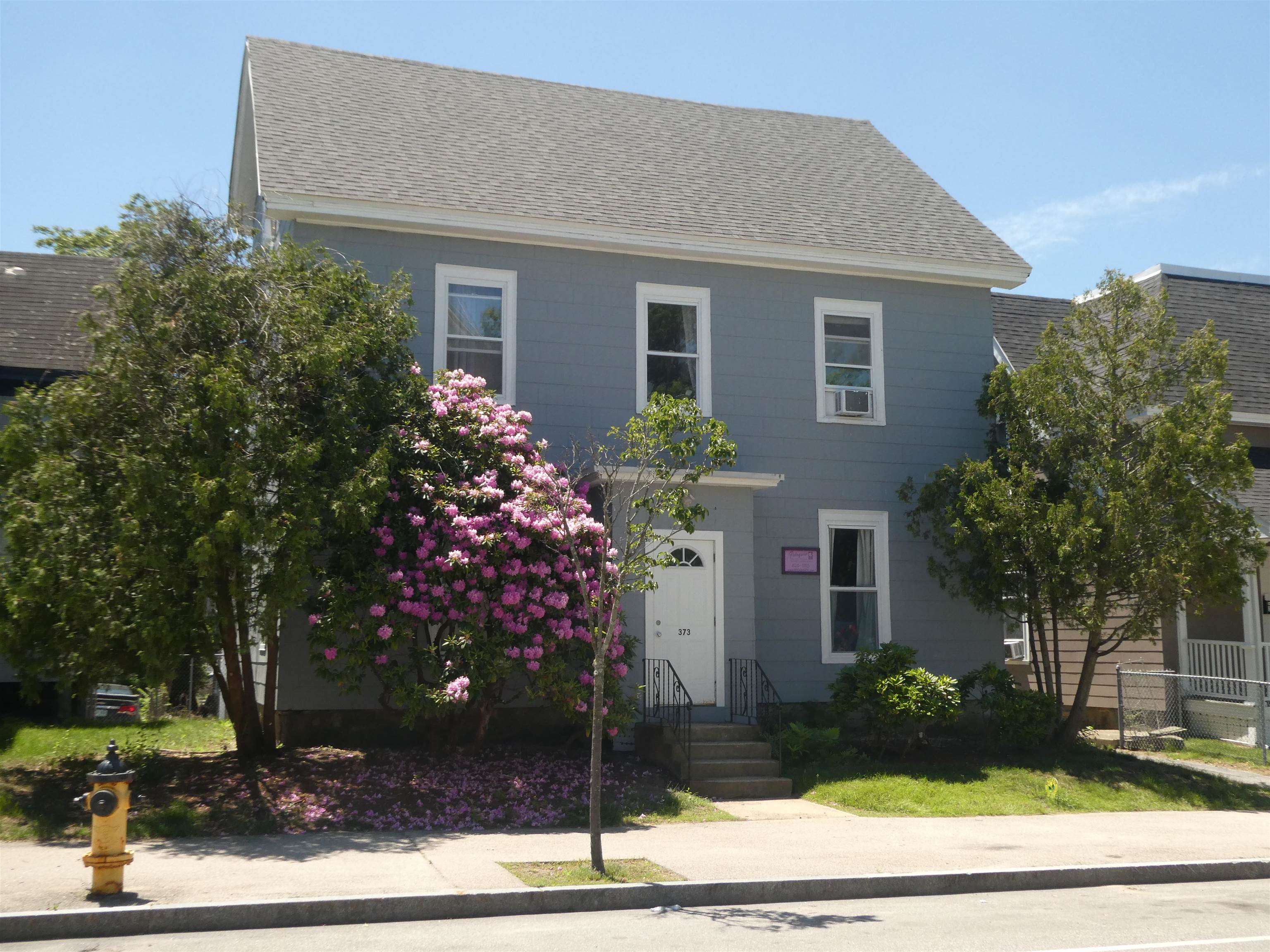 373 Lake Ave, Manchester, NH 03103
