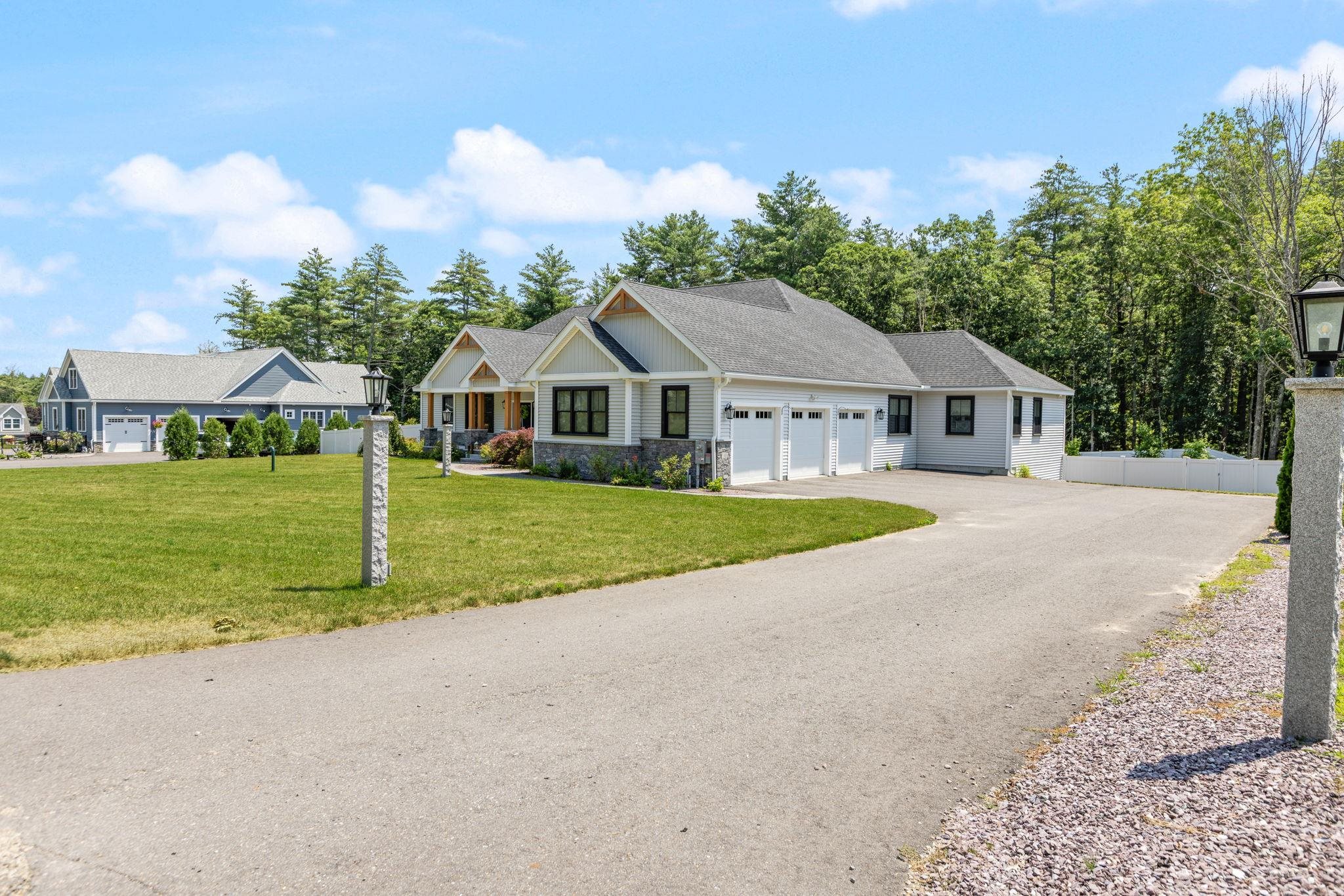 7 Lilac Ridge Rd, Windham, NH 03087