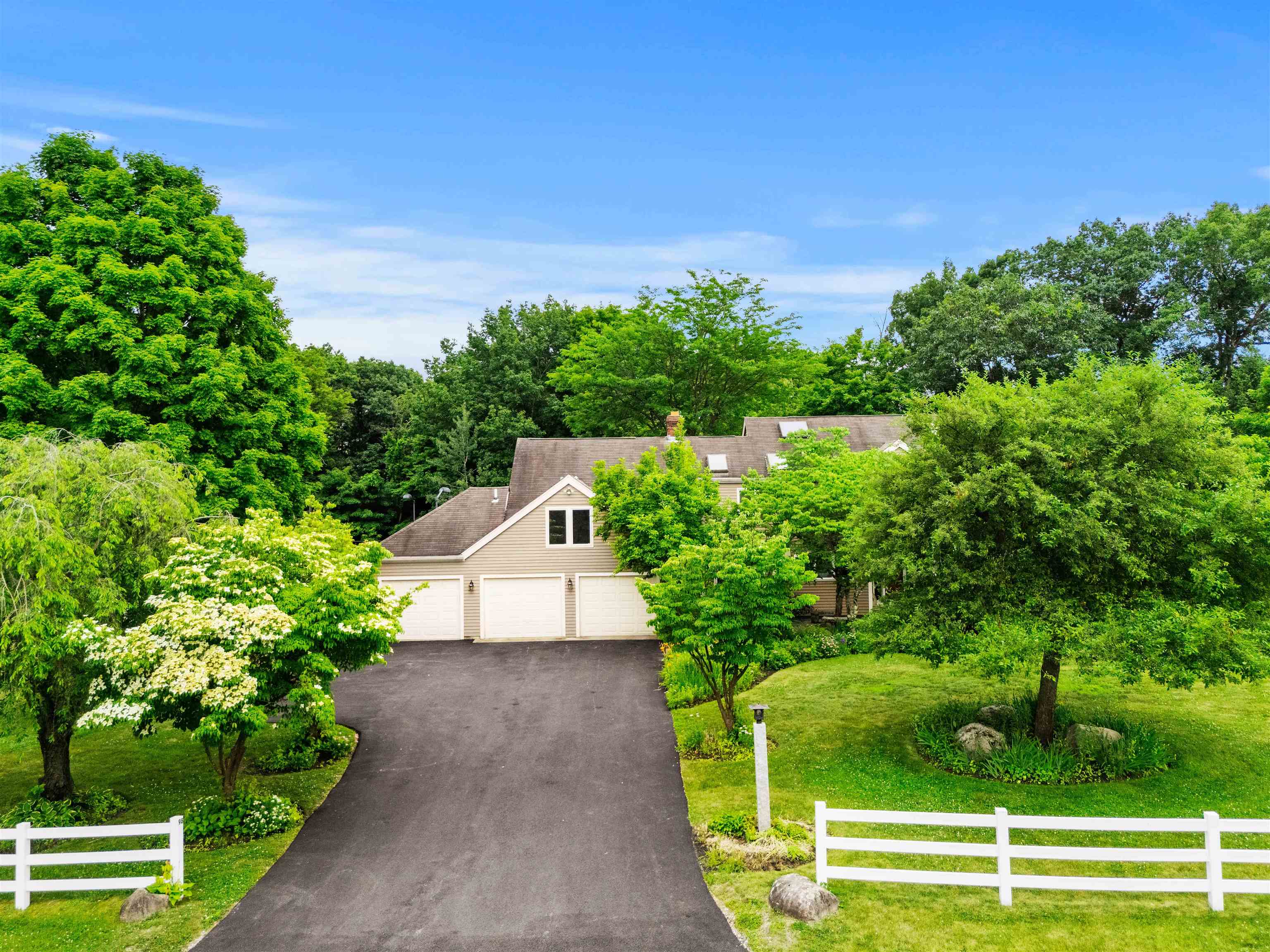 98 Dow Rd, Hollis, NH 03049