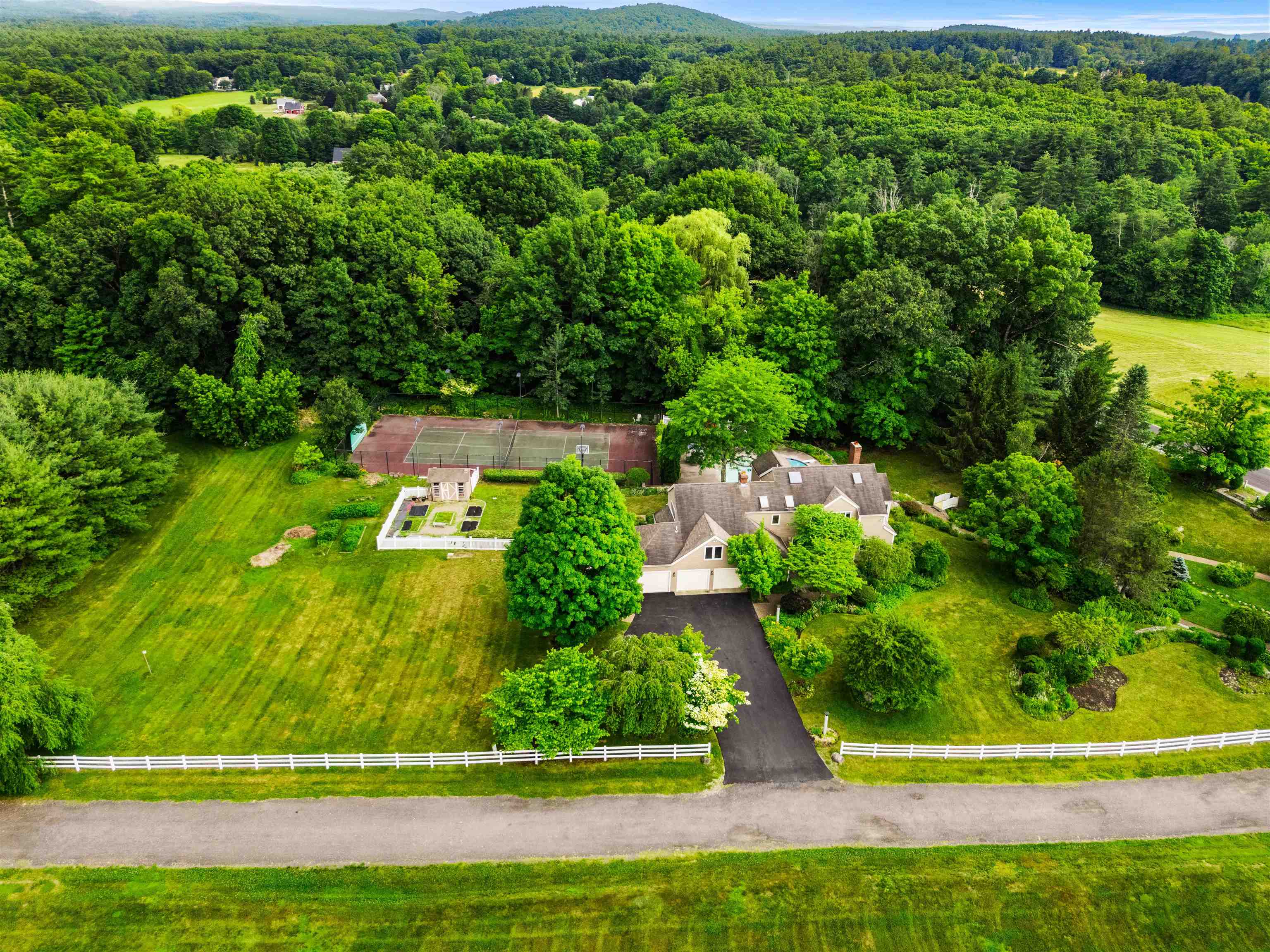 98 Dow Rd, Hollis, NH 03049