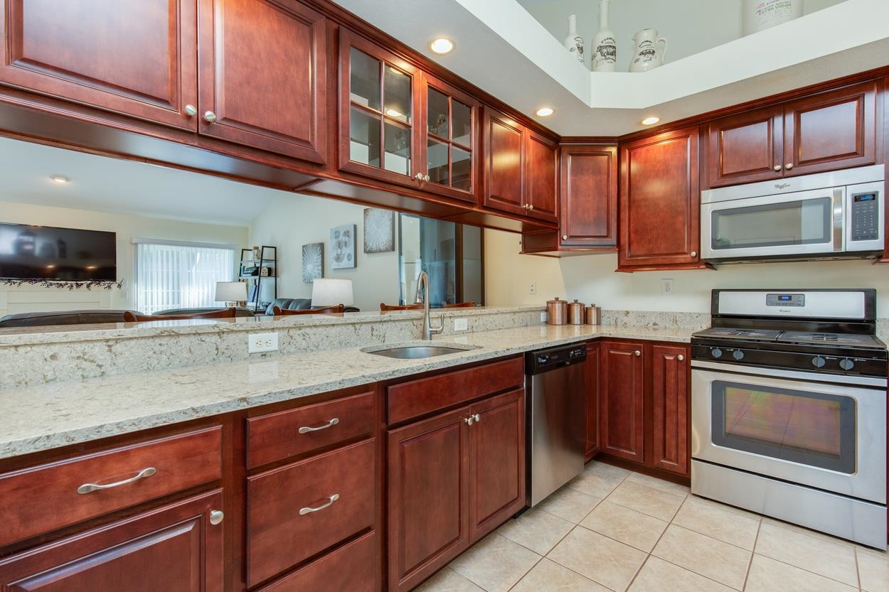 1 Guernsey Dr, Atkinson, NH 03811